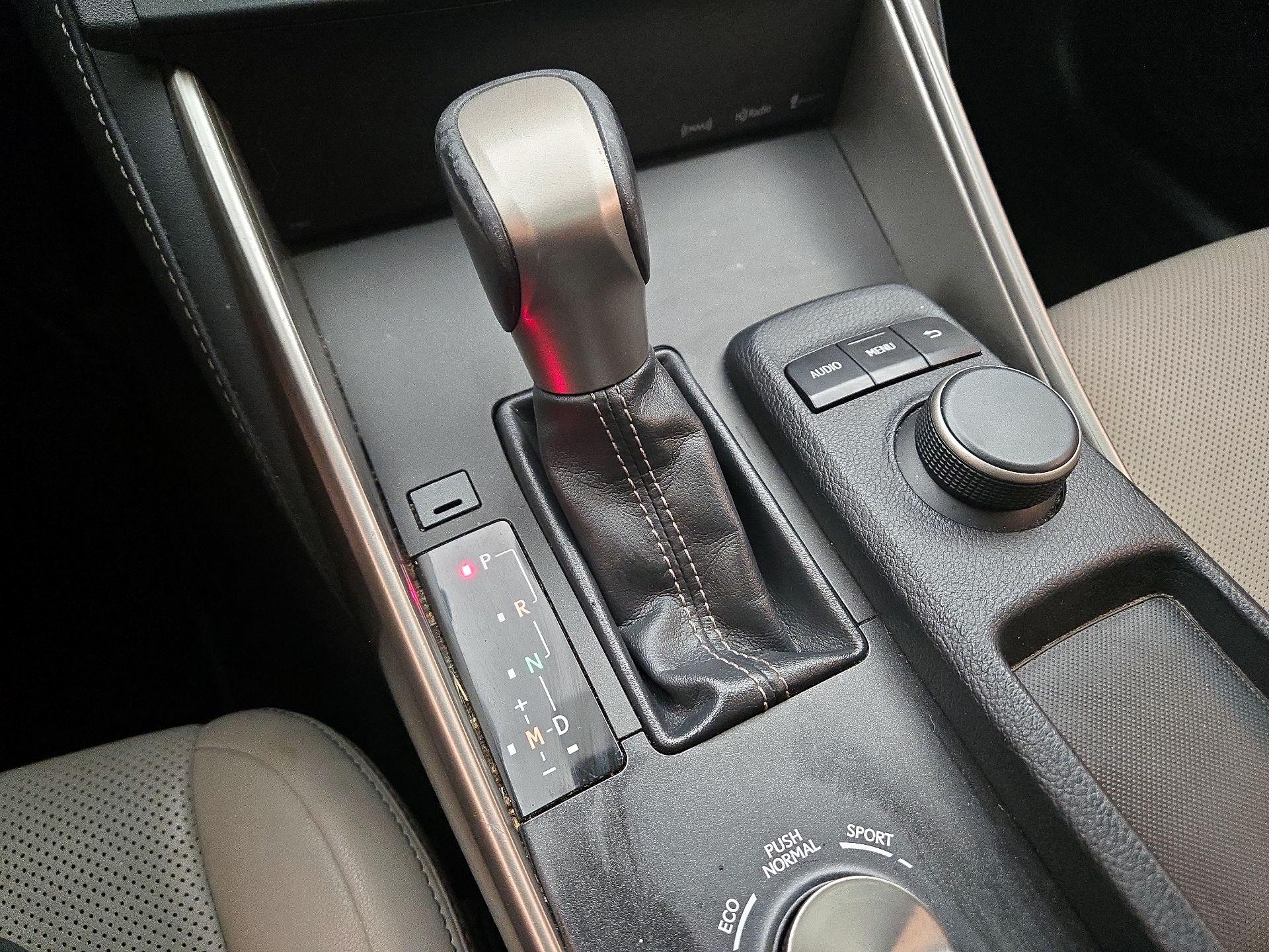 Thumbnail: 2016 Lexus IS - 17