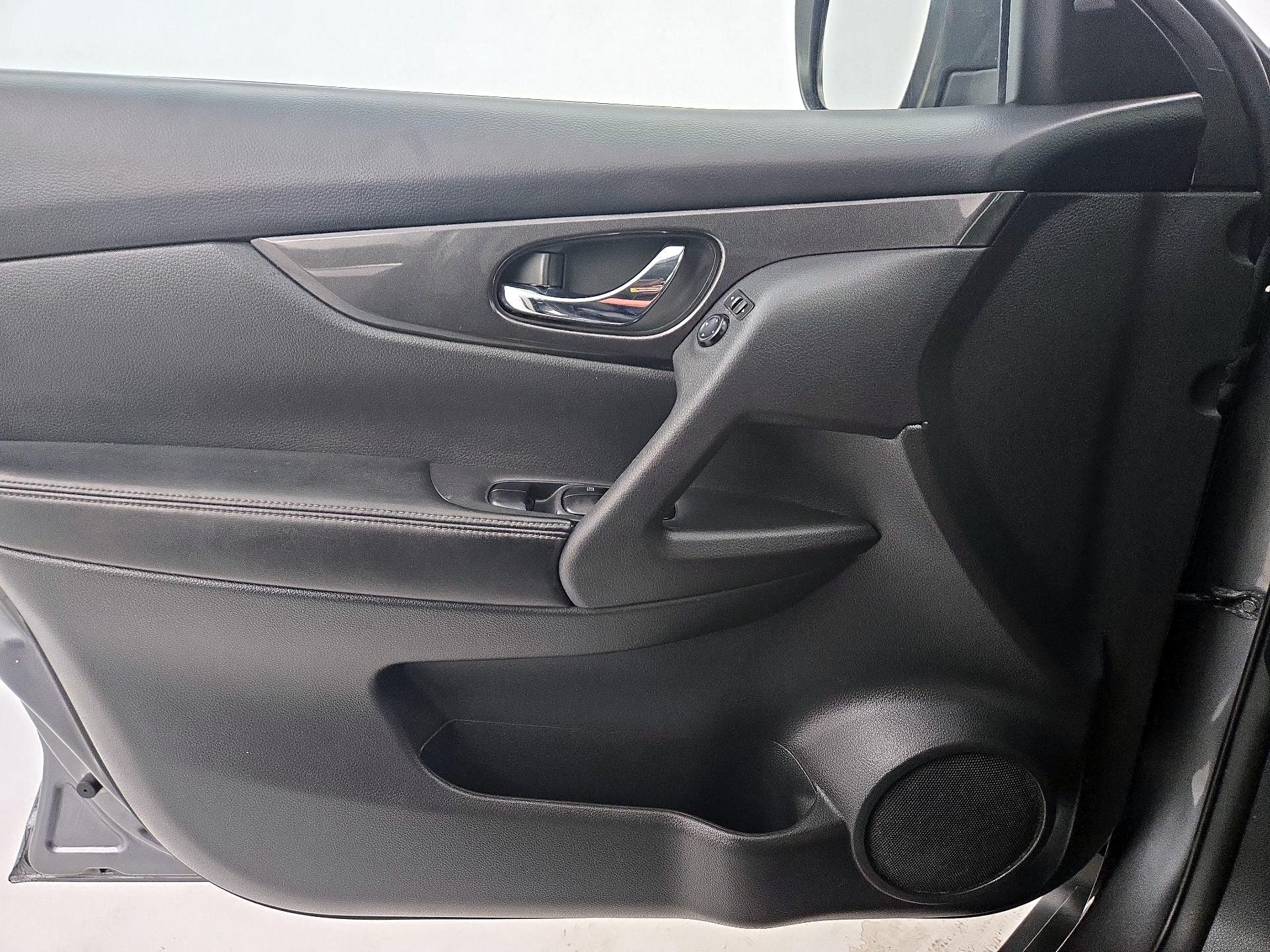 Thumbnail: 2018 Nissan Rogue - 12