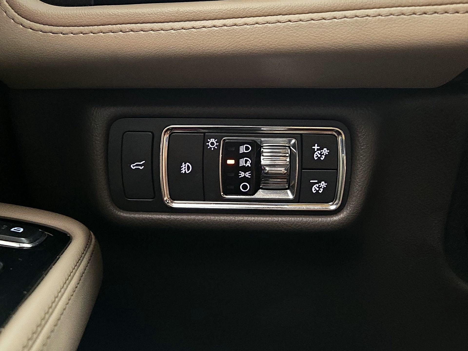 Thumbnail: 2020 Lincoln Aviator - 13