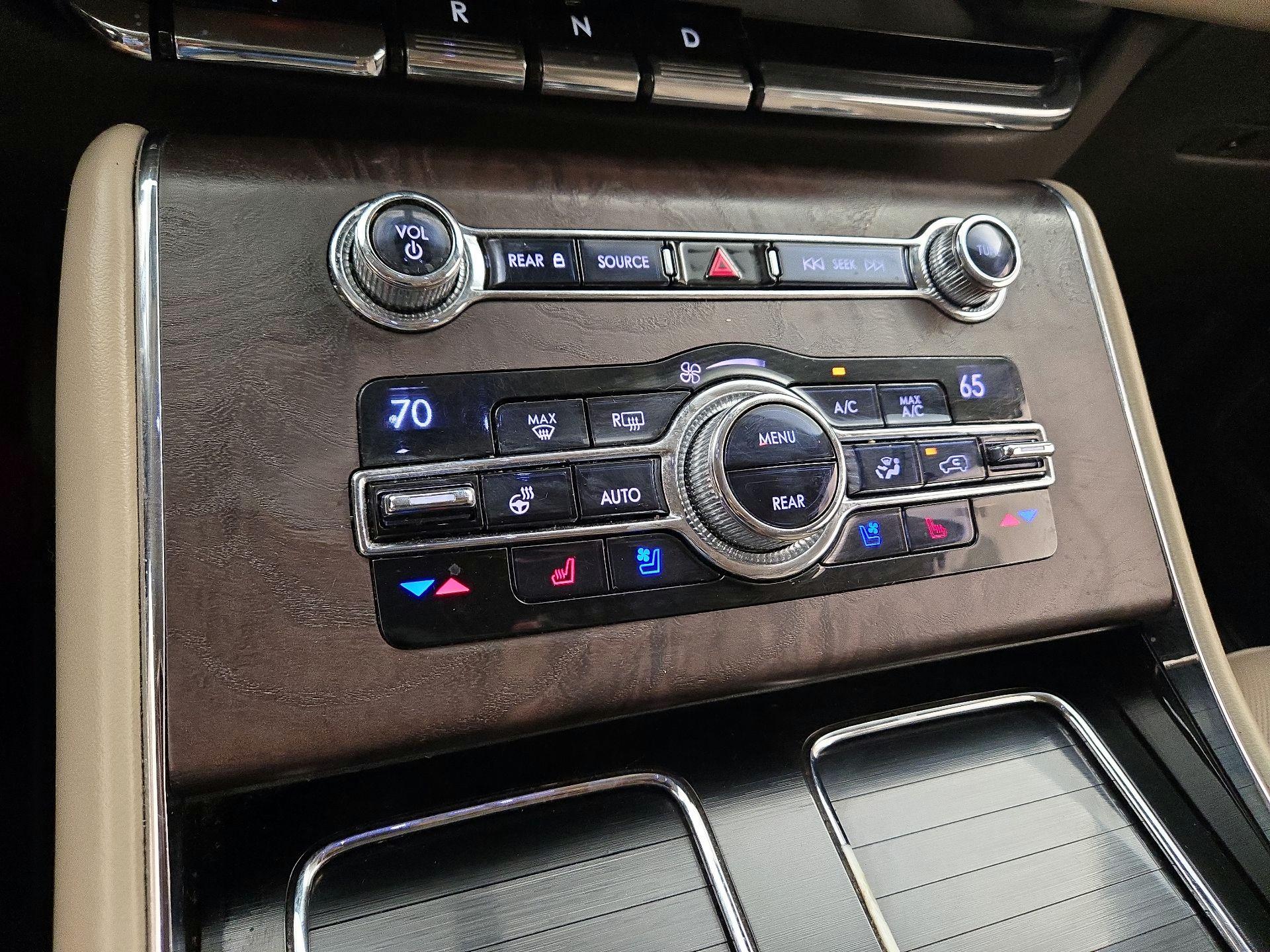 Thumbnail: 2020 Lincoln Aviator - 16