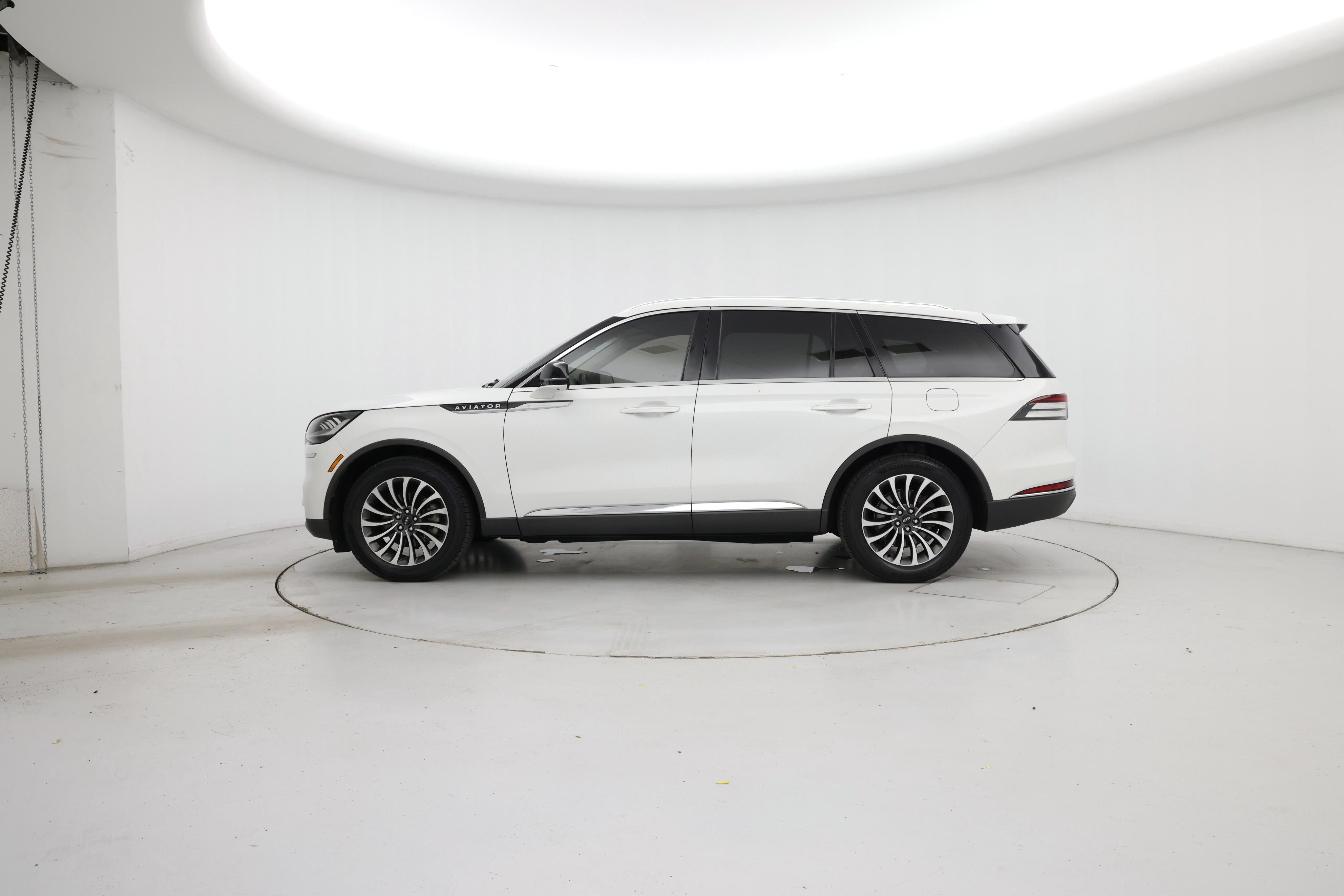 Thumbnail: 2020 Lincoln Aviator - 3