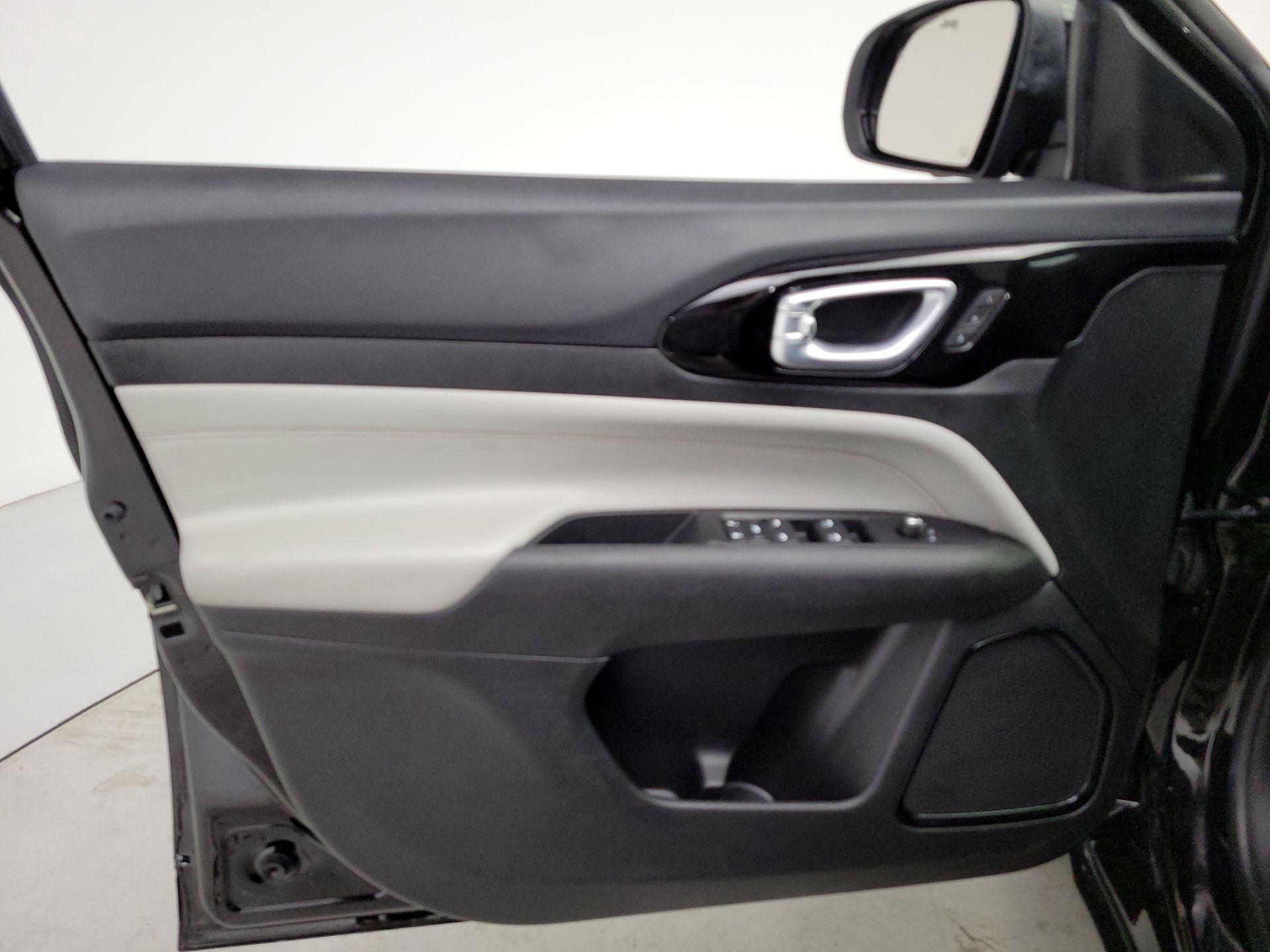Thumbnail: 2022 Jeep Compass - 12