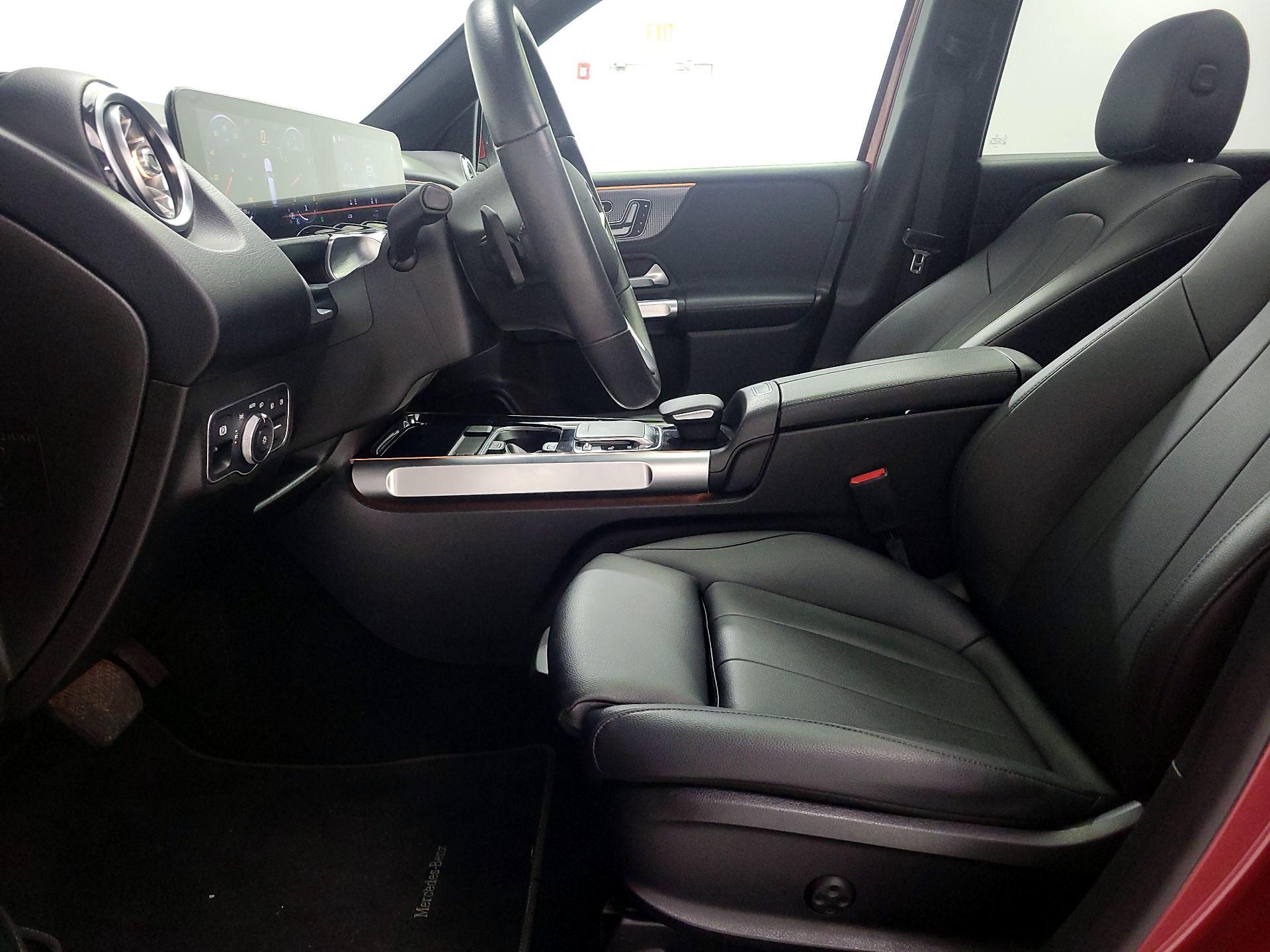 Thumbnail: 2020 Mercedes-Benz GLB - 11