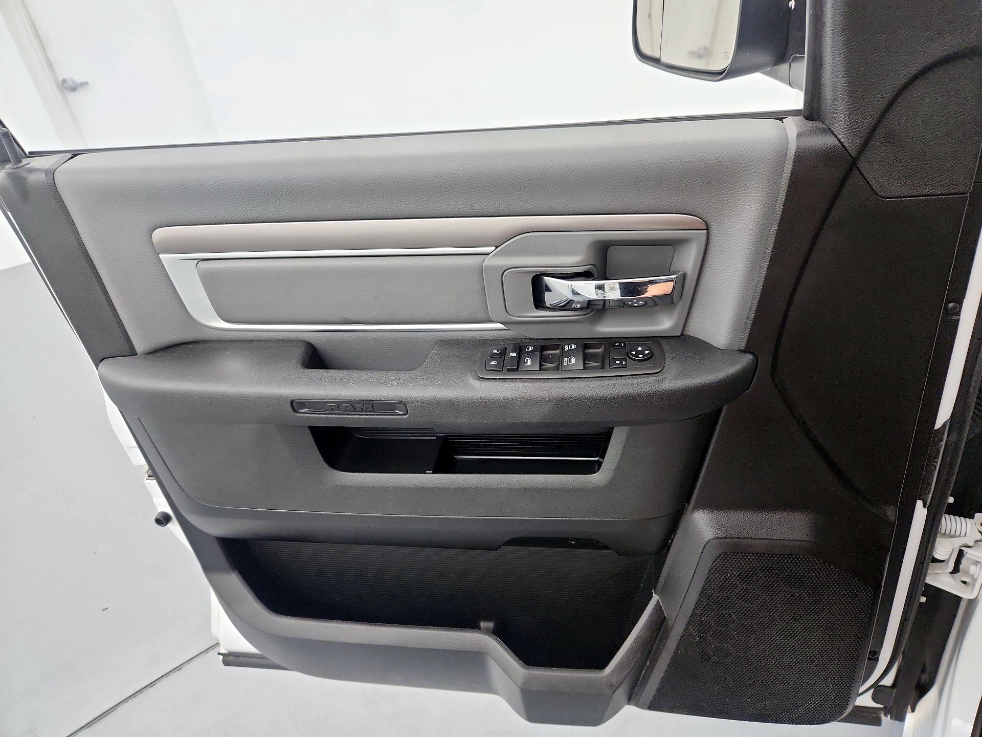 Thumbnail: 2023 RAM 1500 Classic - 12