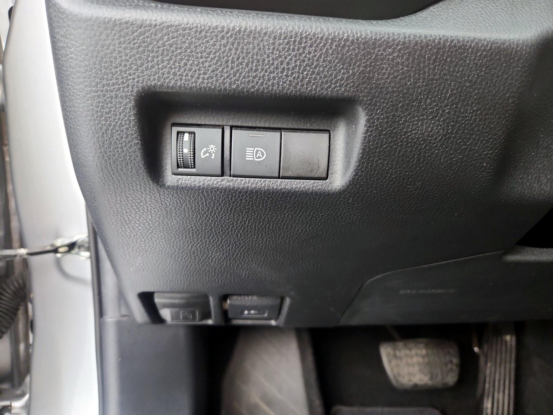 Thumbnail: 2019 Toyota RAV4 - 13