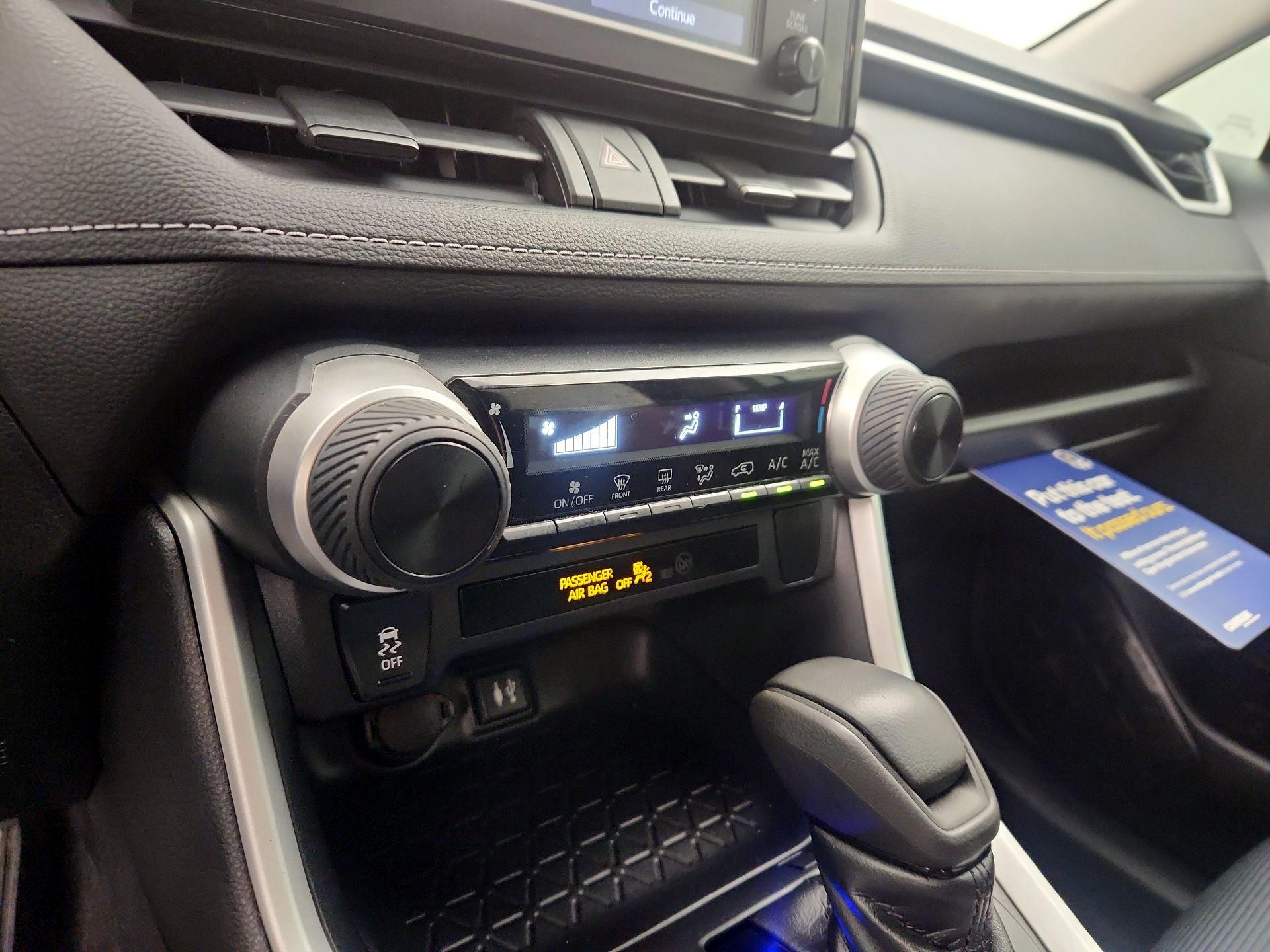 Thumbnail: 2019 Toyota RAV4 - 16