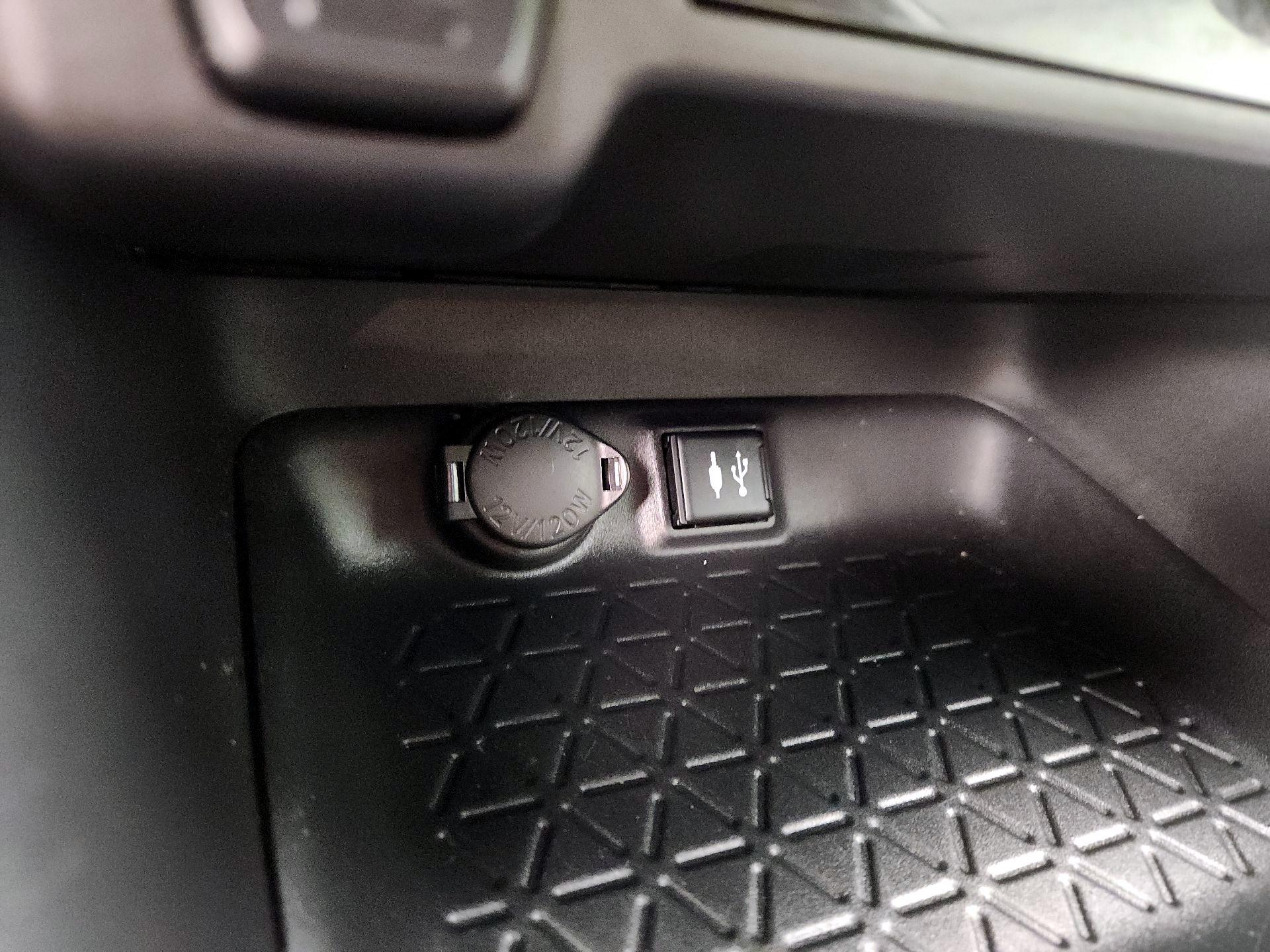 Thumbnail: 2019 Toyota RAV4 - 18