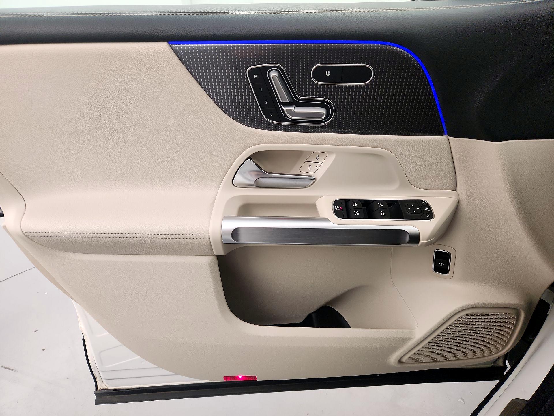 Thumbnail: 2023 Mercedes-Benz GLB - 12