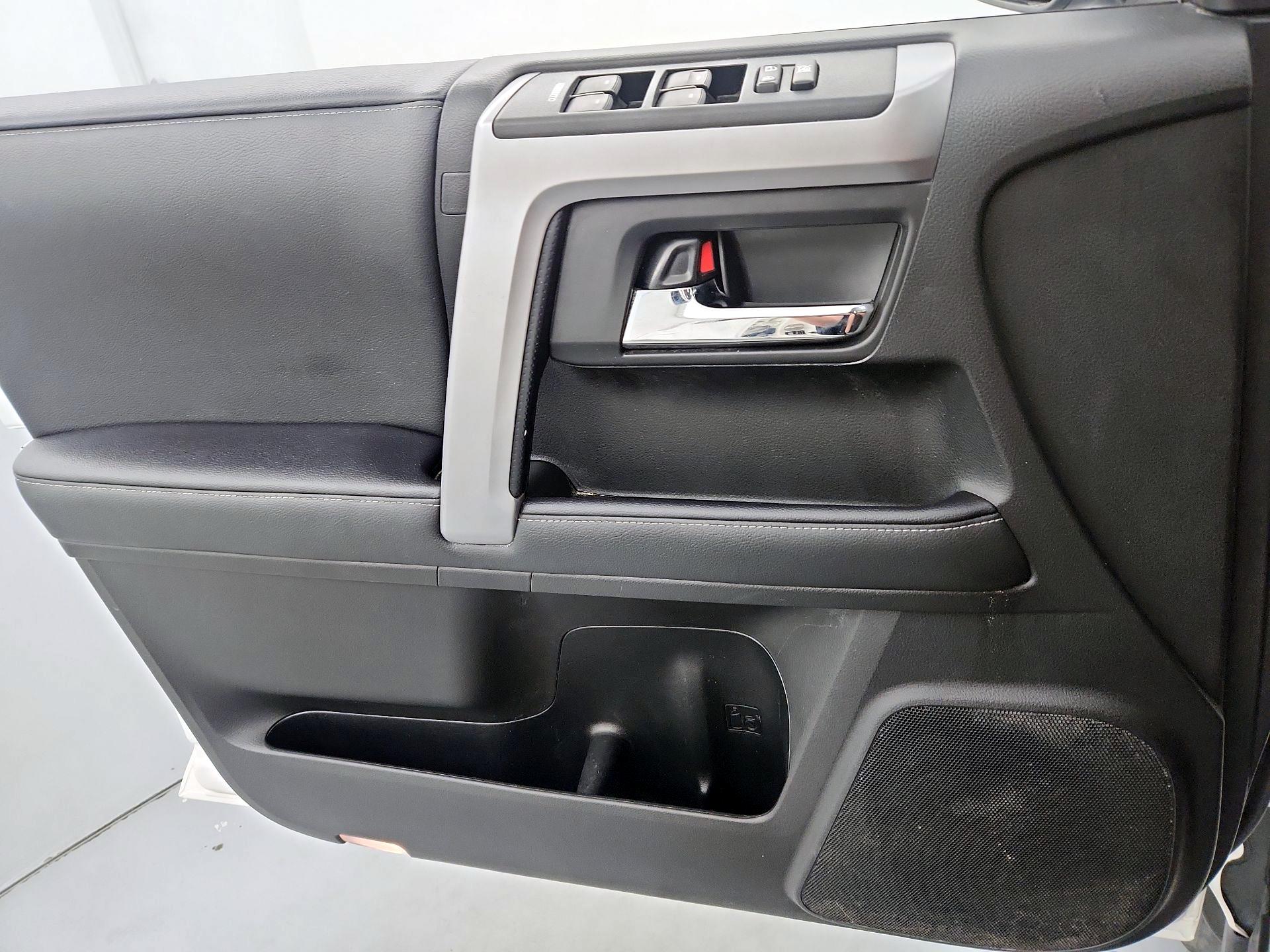 Thumbnail: 2020 Toyota 4Runner - 12