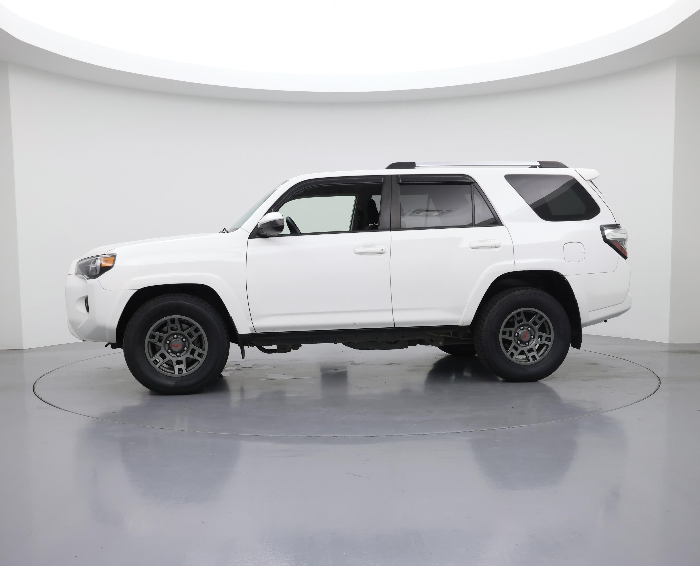 Thumbnail: 2020 Toyota 4Runner - 3