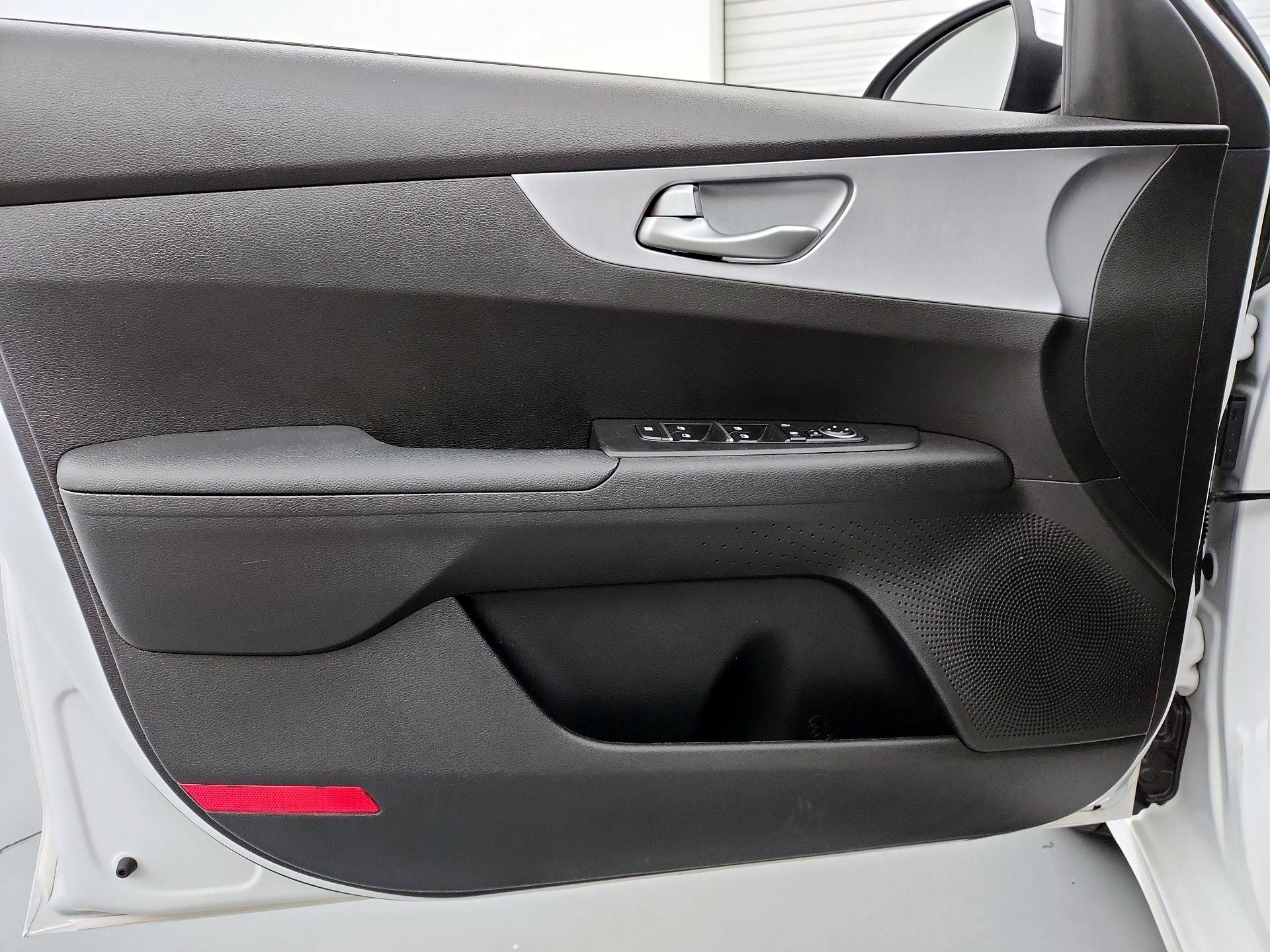 Thumbnail: 2023 Kia Forte - 12