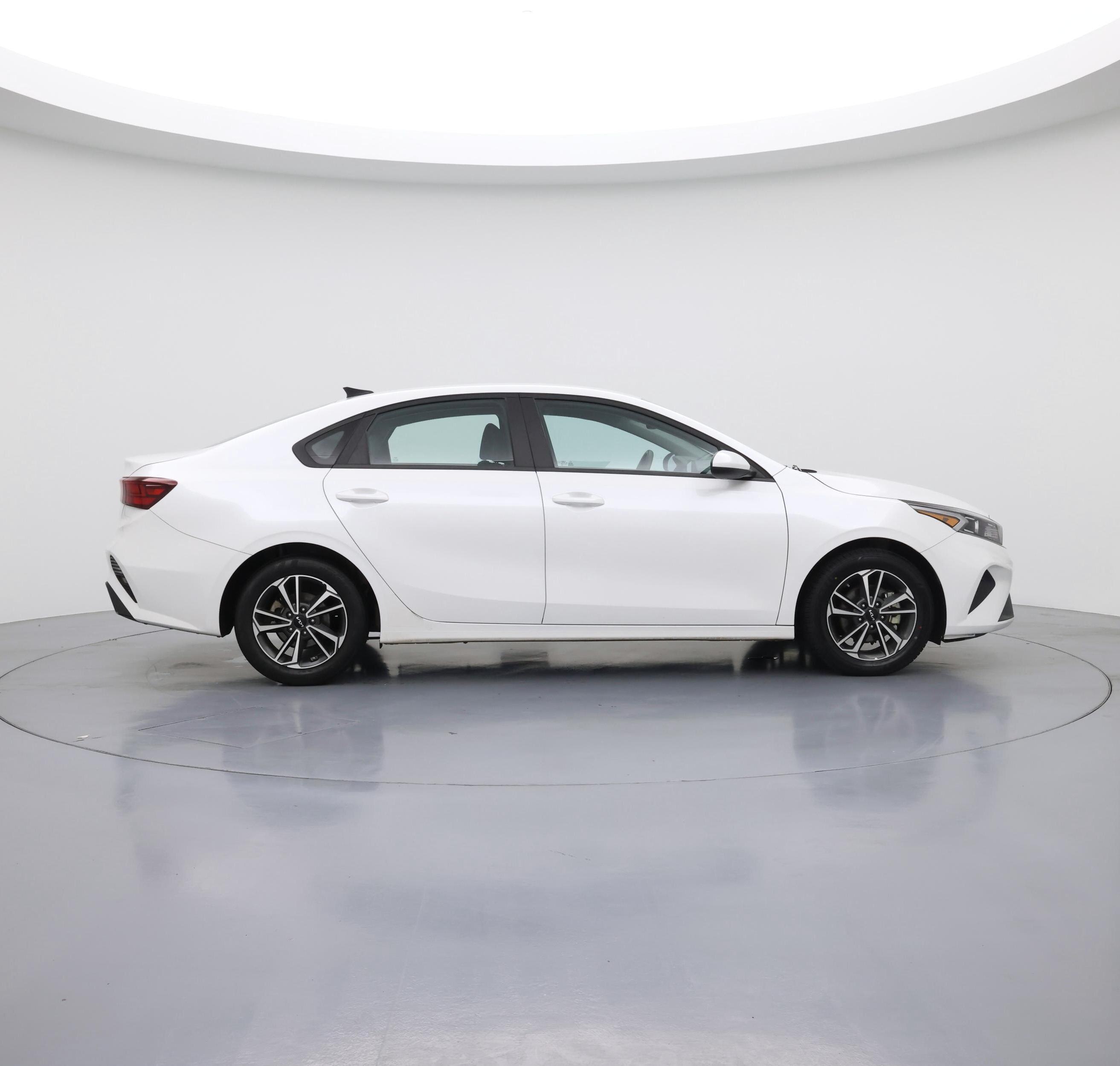 Thumbnail: 2023 Kia Forte - 7