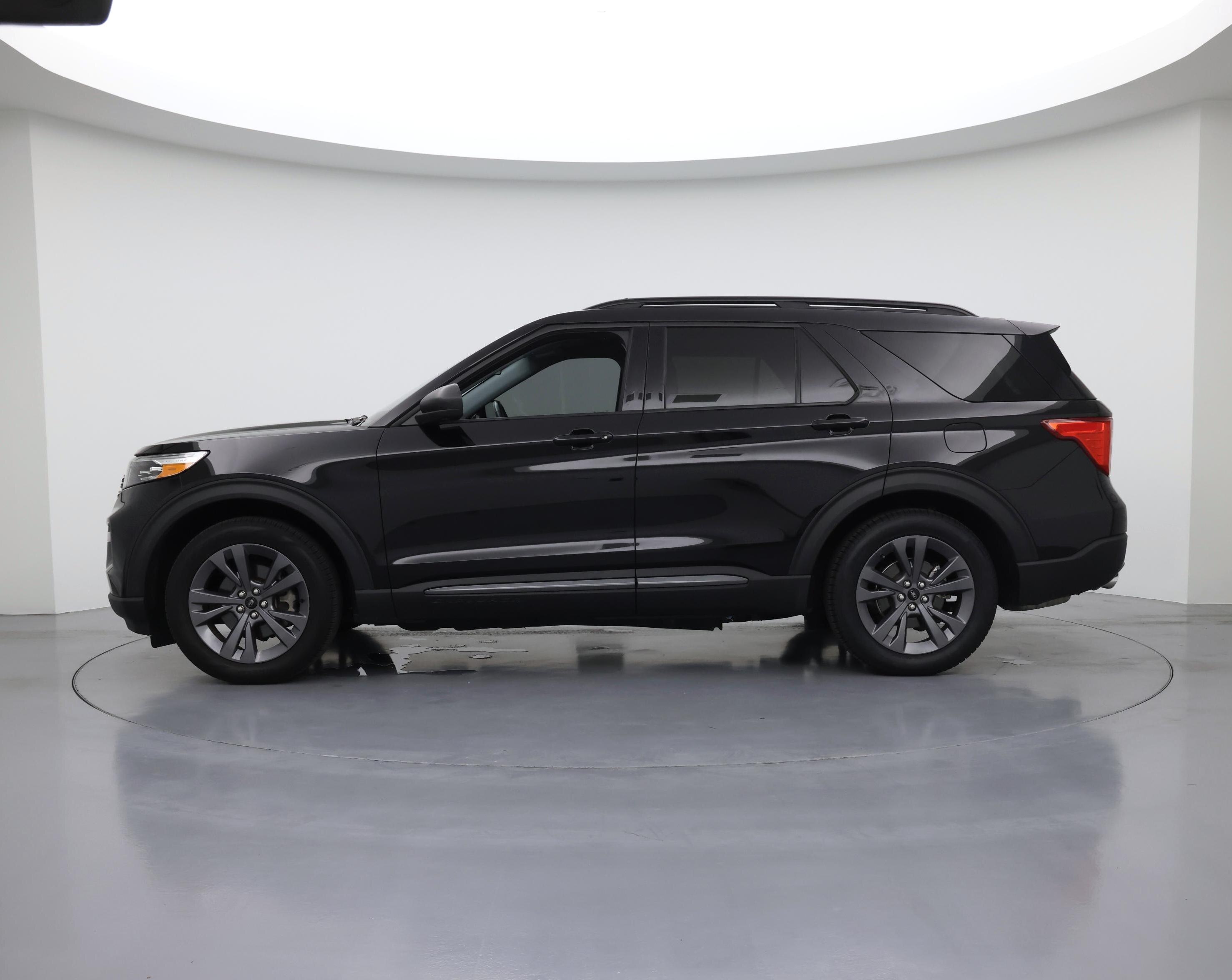 Thumbnail: 2021 Ford Explorer - 3