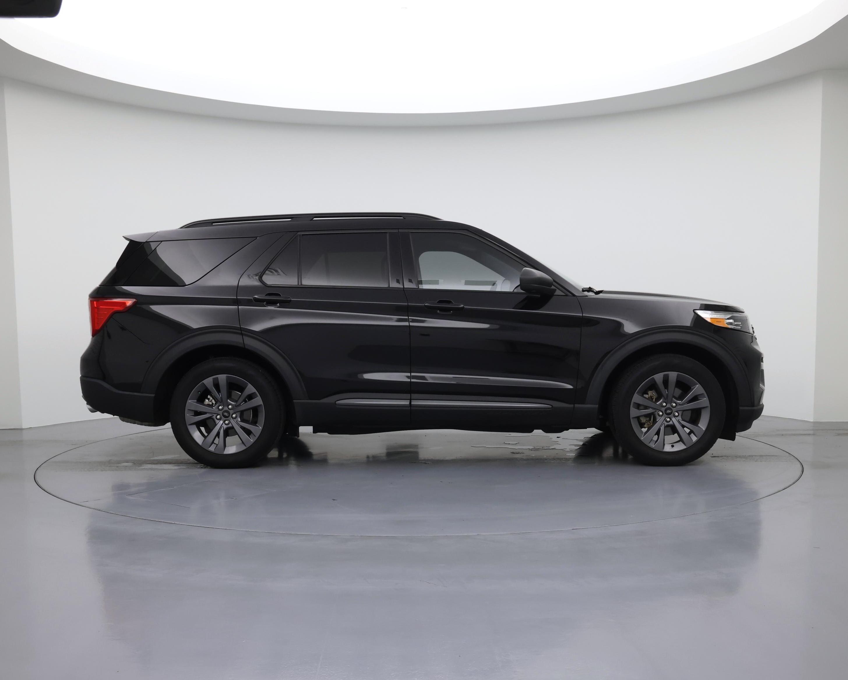 Thumbnail: 2021 Ford Explorer - 7
