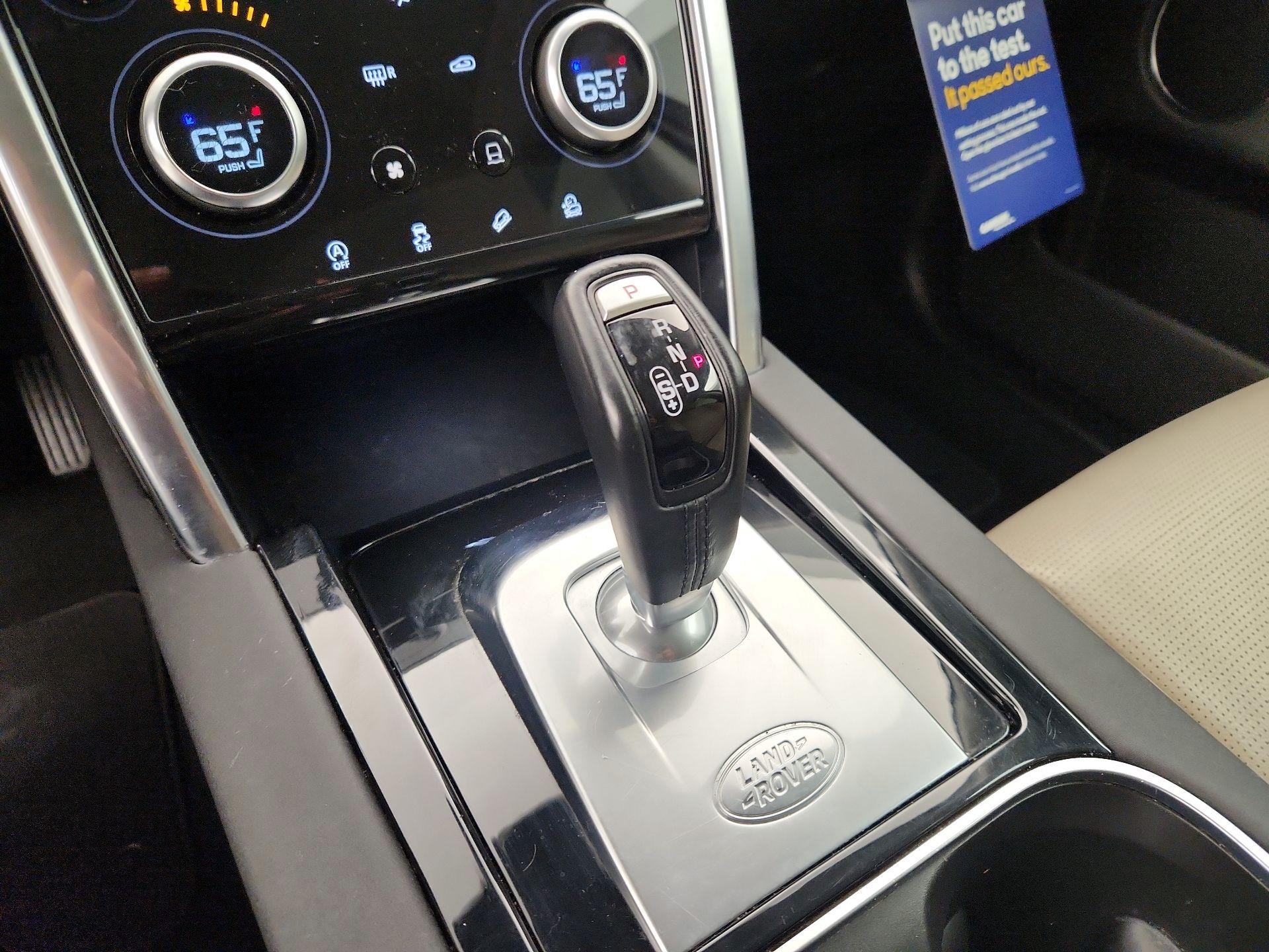 Thumbnail: 2020 Land Rover Discovery Sport - 17