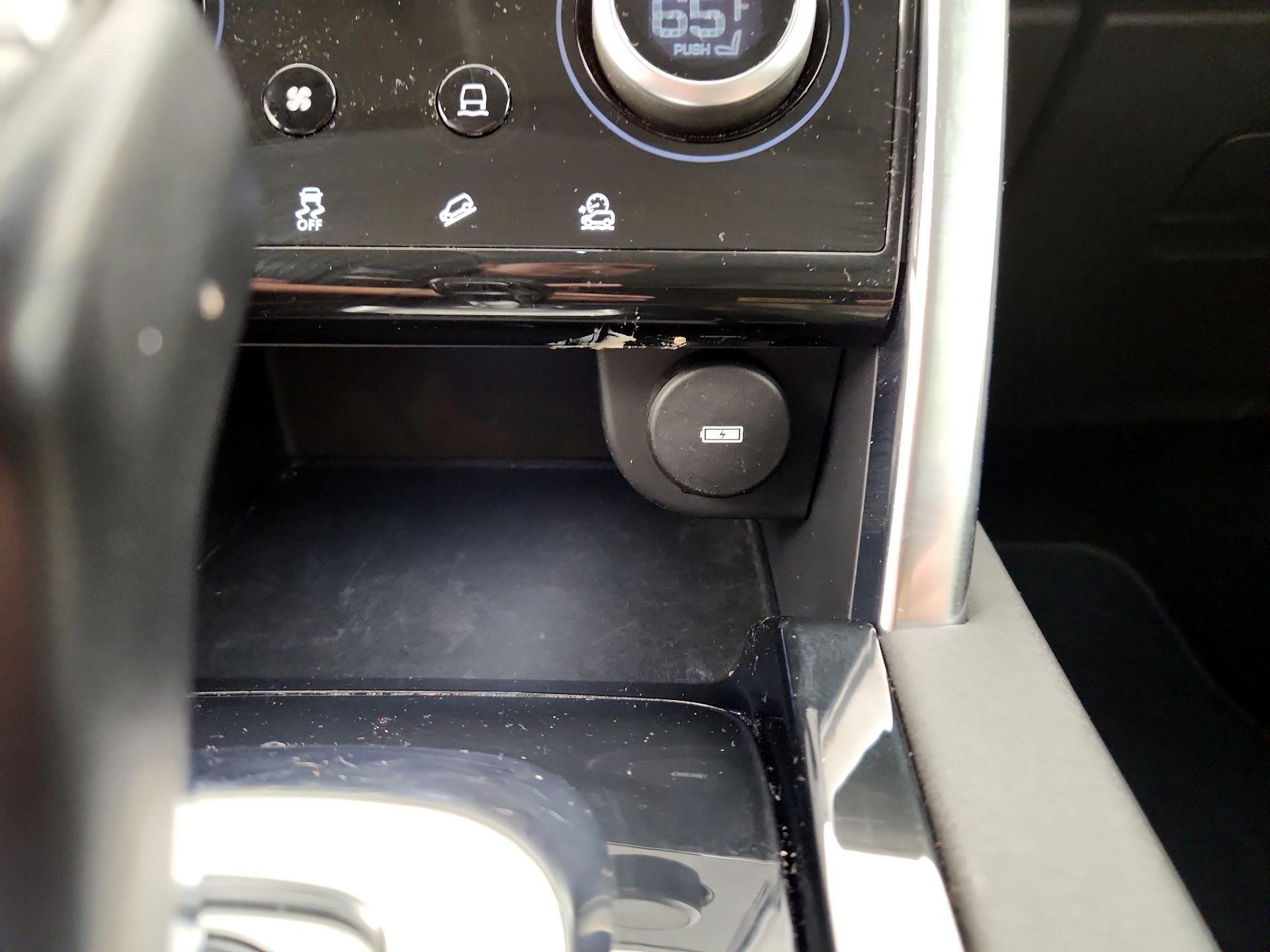 Thumbnail: 2020 Land Rover Discovery Sport - 18