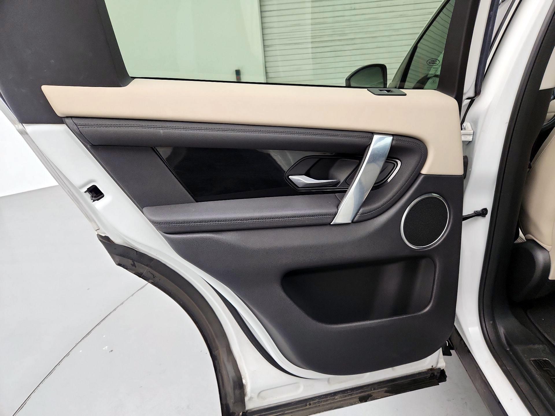 Thumbnail: 2020 Land Rover Discovery Sport - 20