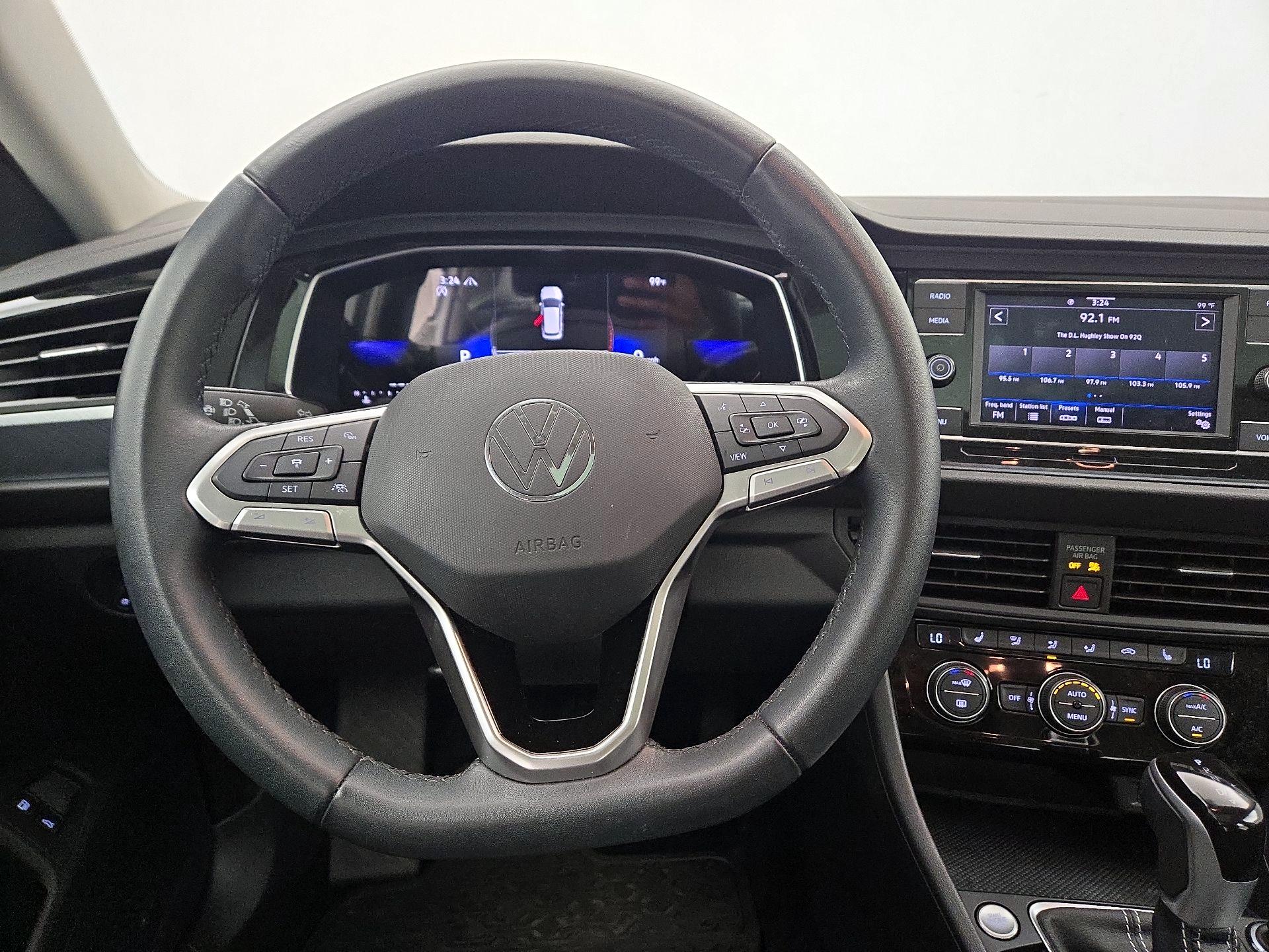 Thumbnail: 2023 Volkswagen Jetta - 10