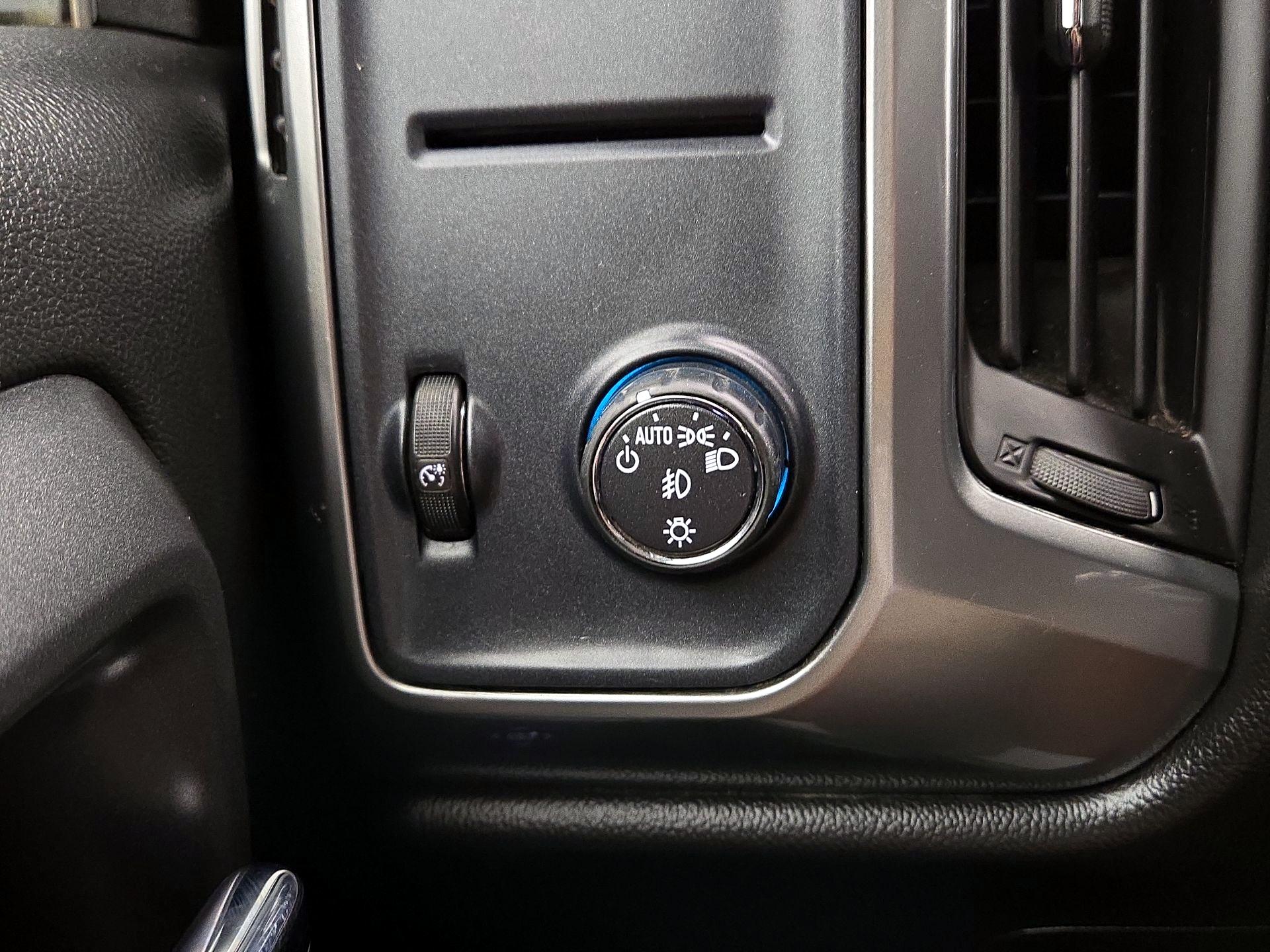 Thumbnail: 2016 Chevrolet Silverado 1500 - 11