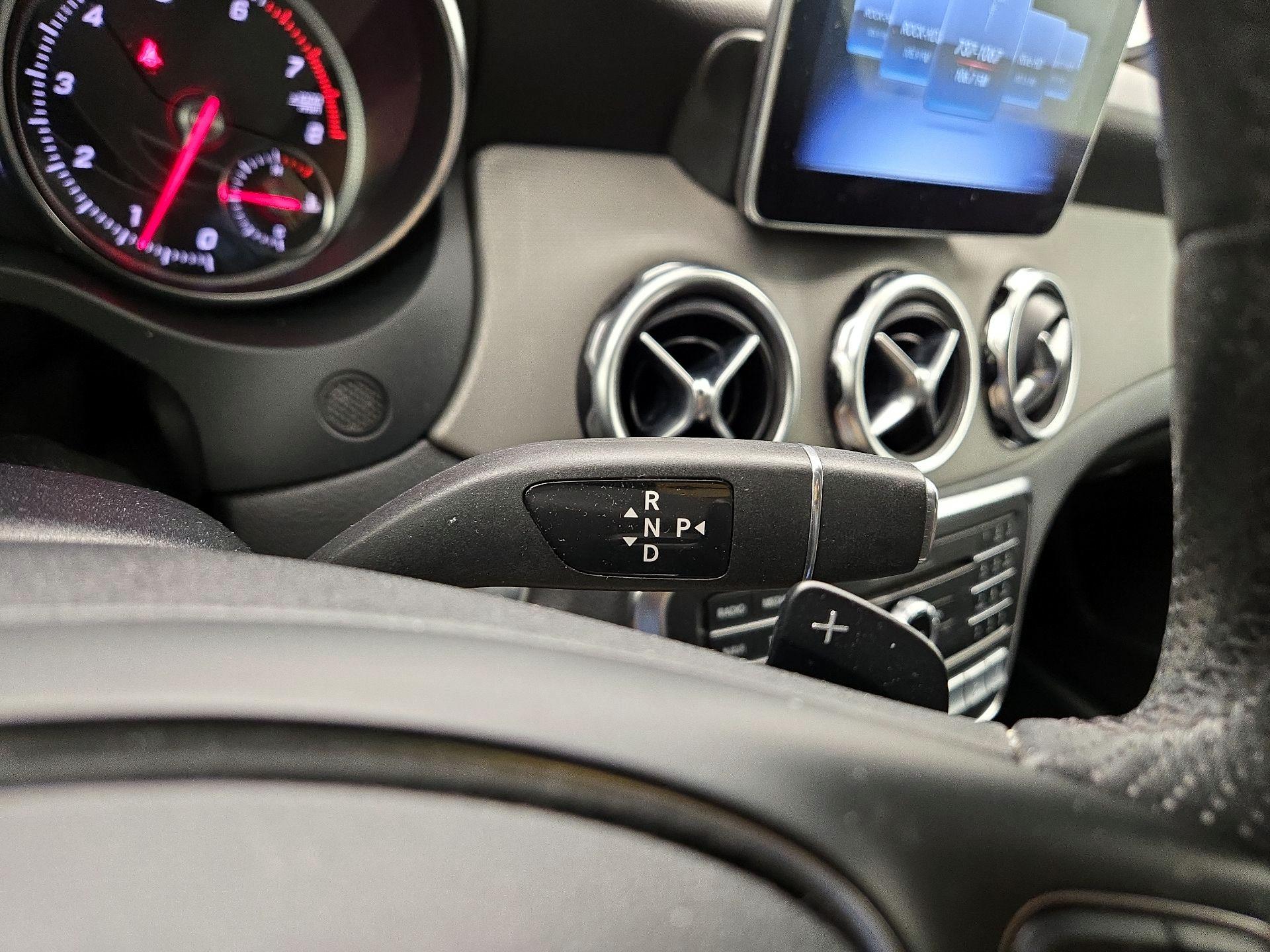 Thumbnail: 2019 Mercedes-Benz GLA - 17