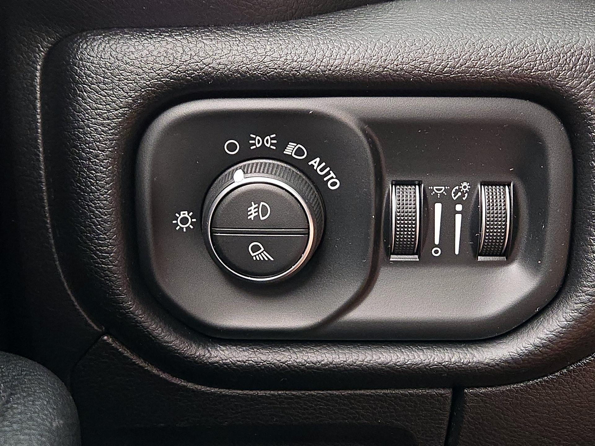 Thumbnail: 2019 RAM 1500 - 13
