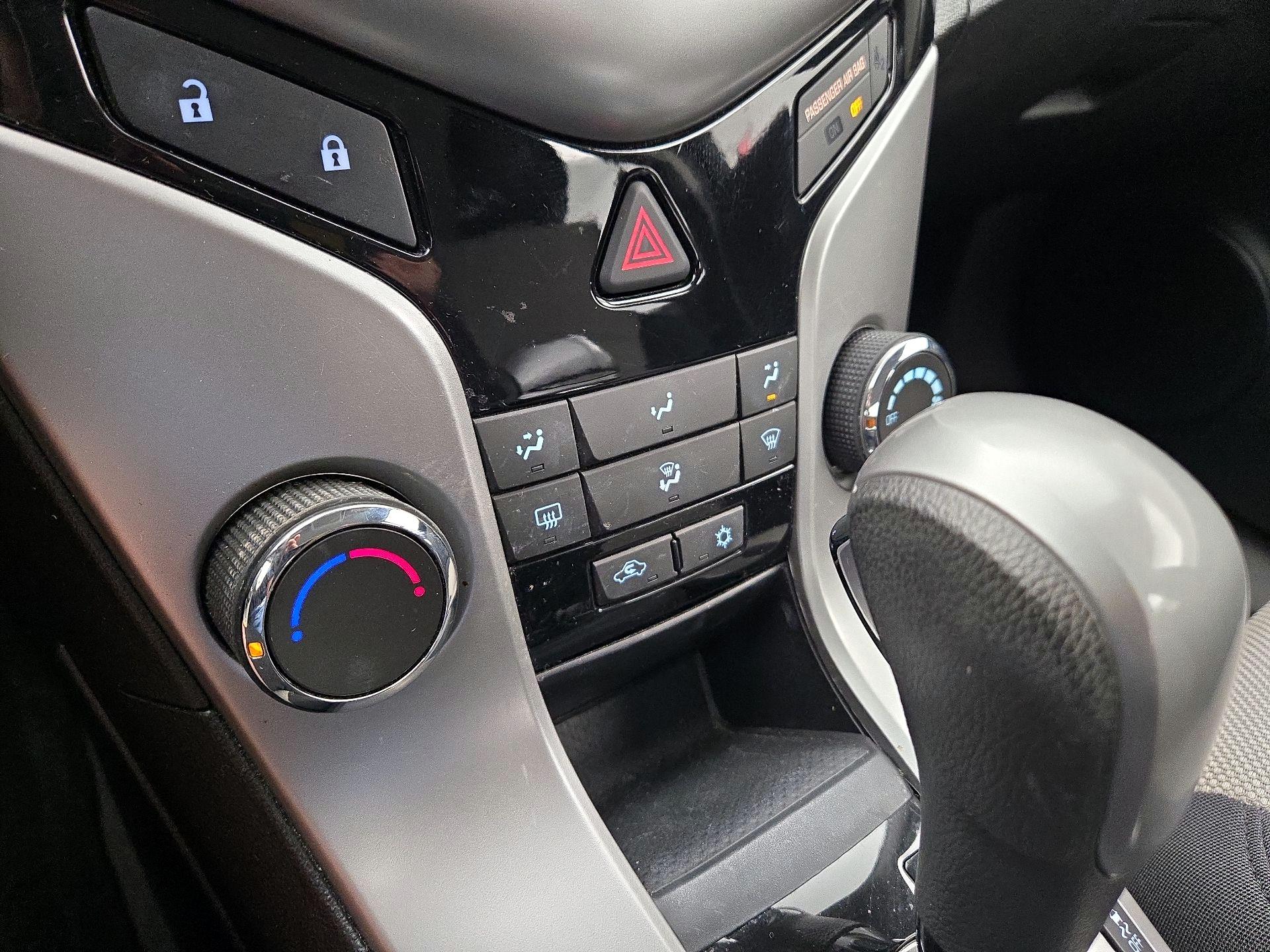 Thumbnail: 2014 Chevrolet Cruze - 15