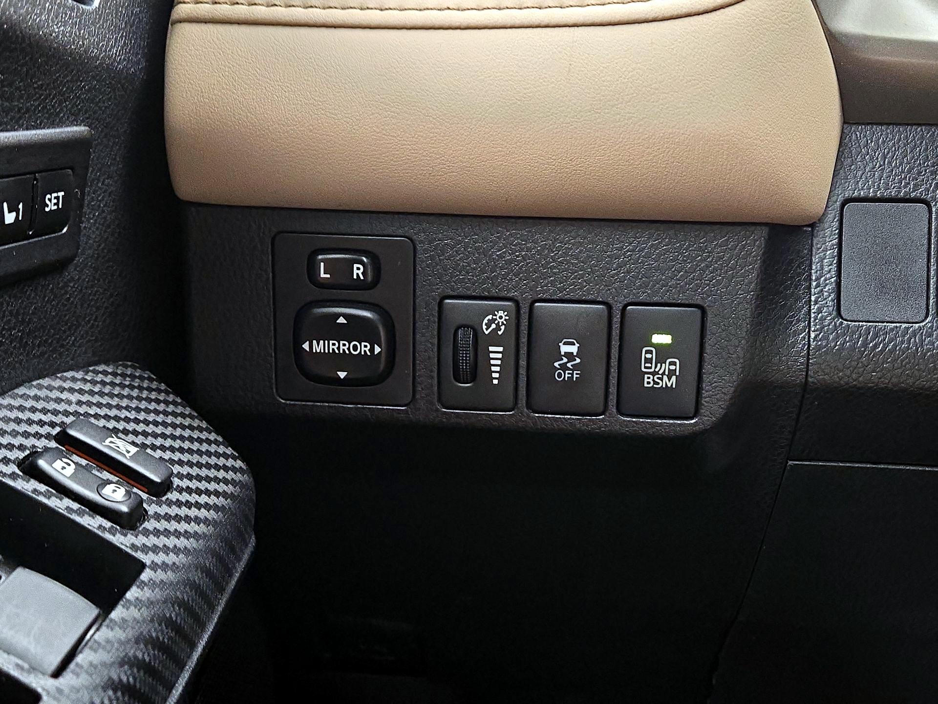 Thumbnail: 2015 Toyota RAV4 - 13