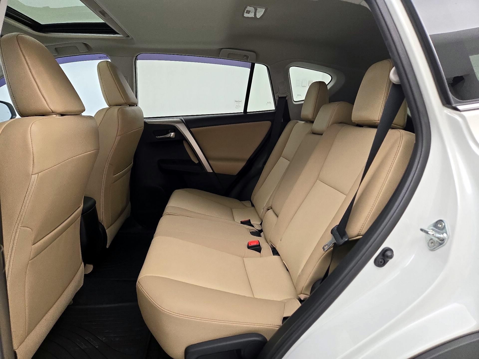Thumbnail: 2015 Toyota RAV4 - 20