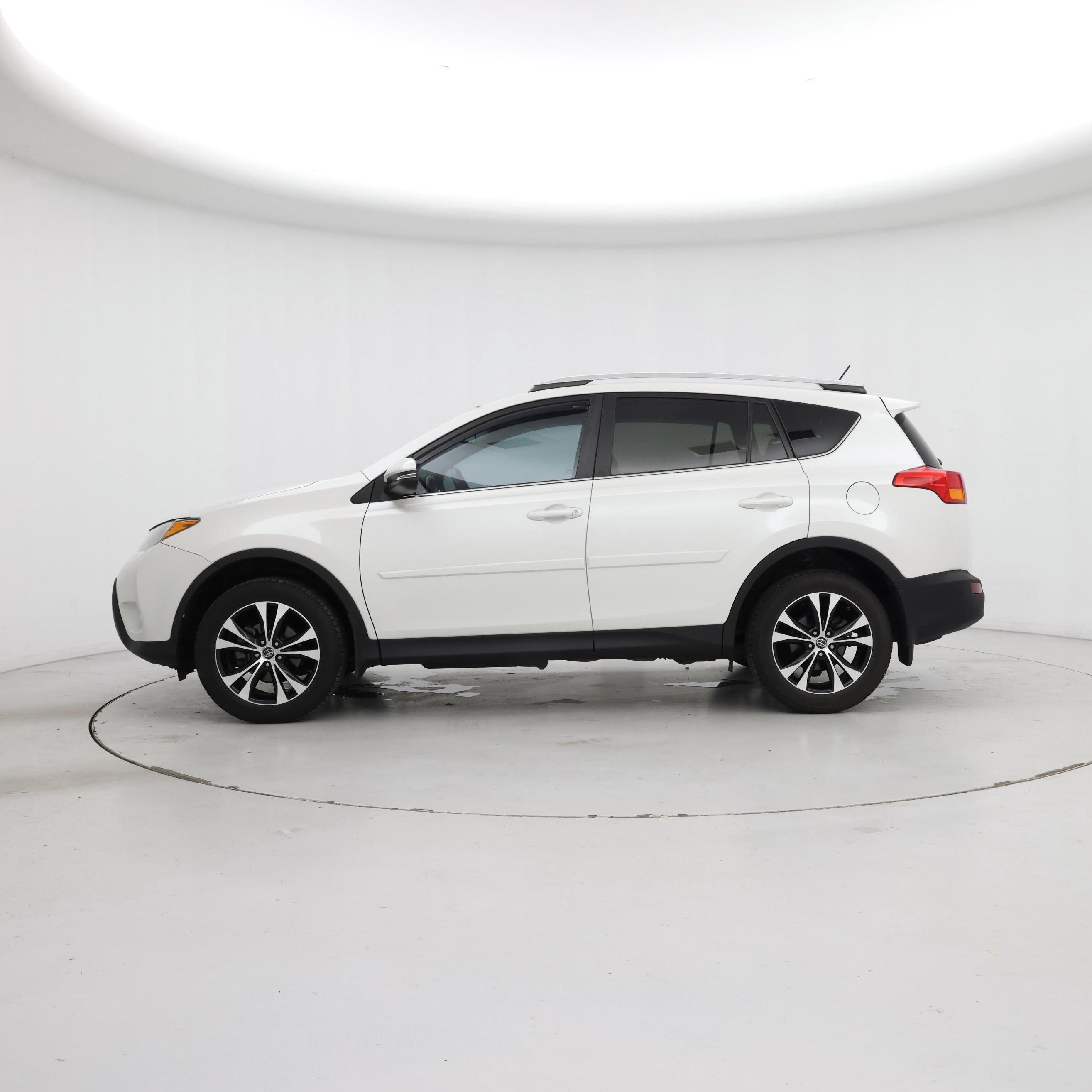 Thumbnail: 2015 Toyota RAV4 - 3