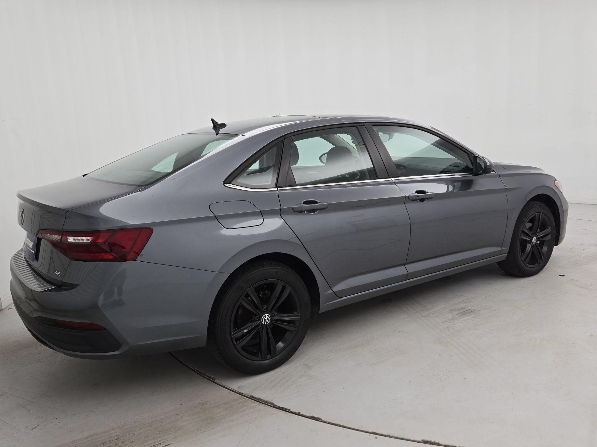 Thumbnail: 2022 Volkswagen Jetta - 5