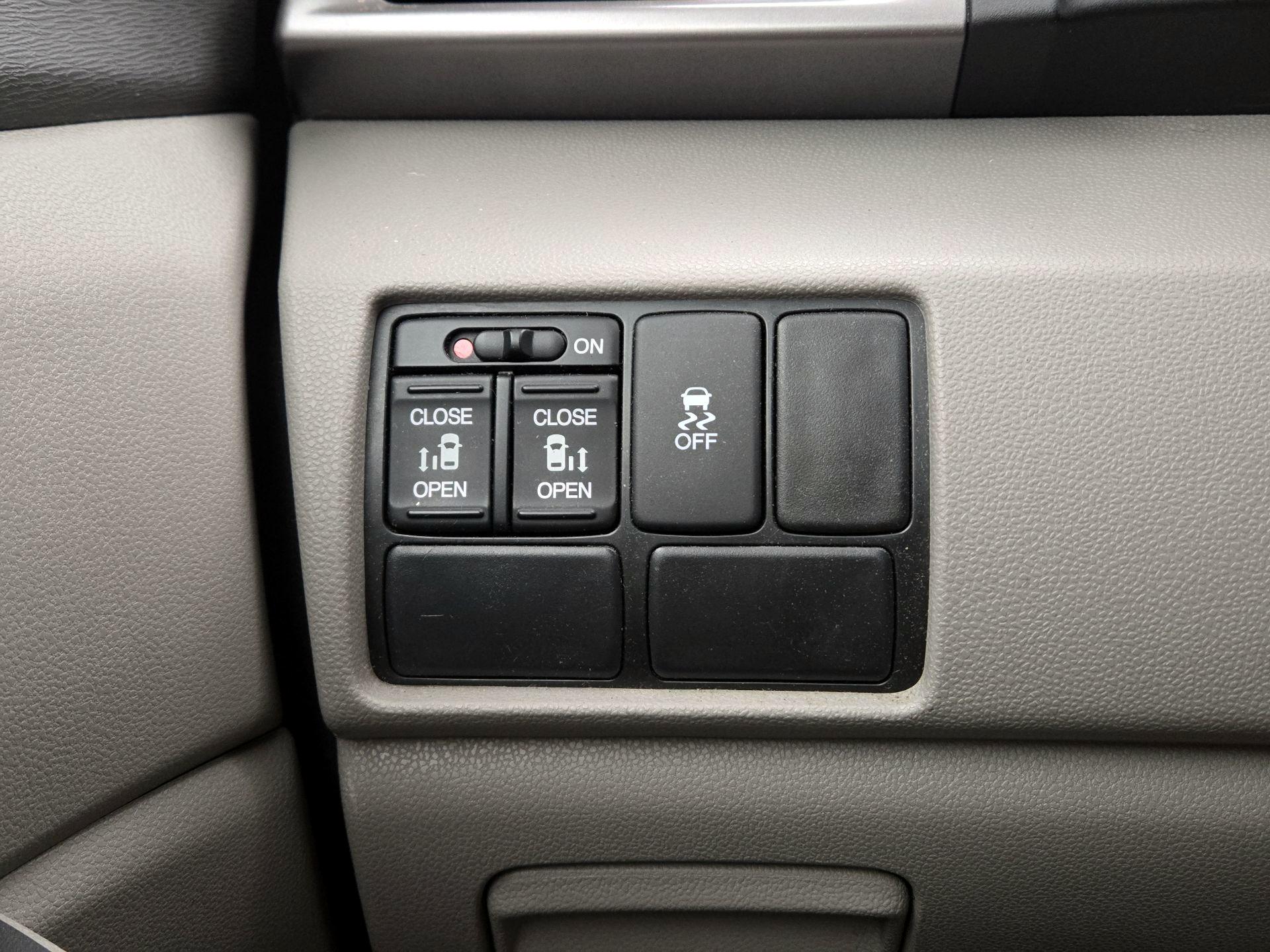 Thumbnail: 2016 Honda Odyssey - 13