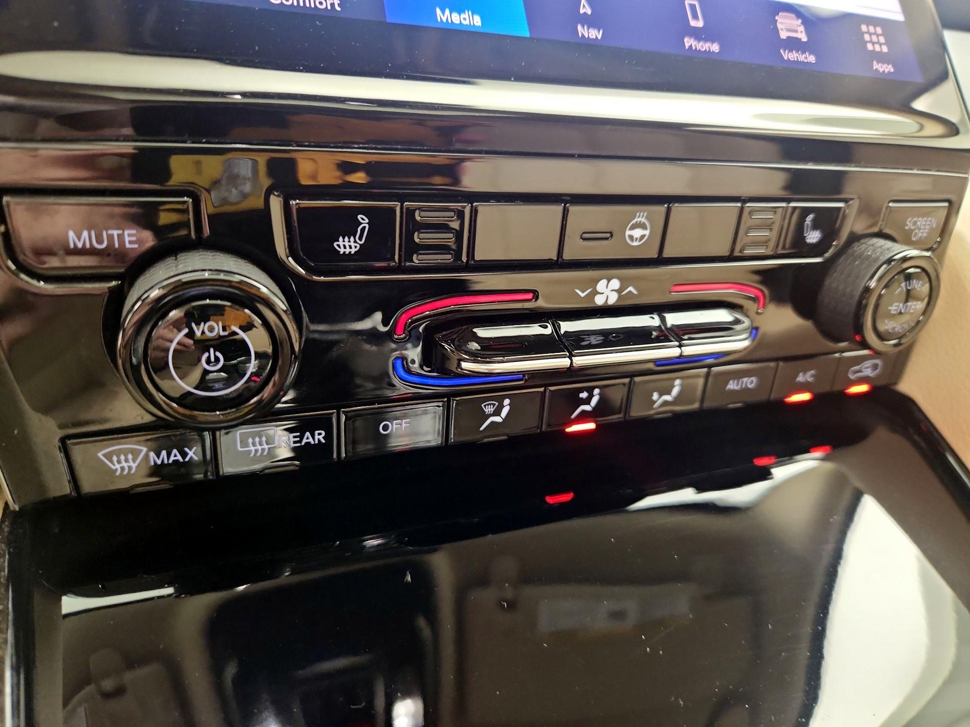 Thumbnail: 2022 Jeep Grand Cherokee - 17