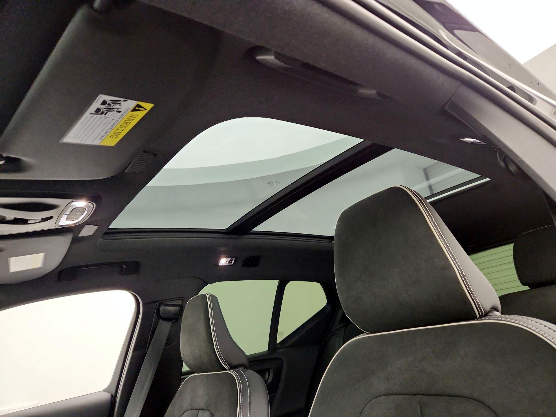 Thumbnail: 2022 Volvo XC40 - 19