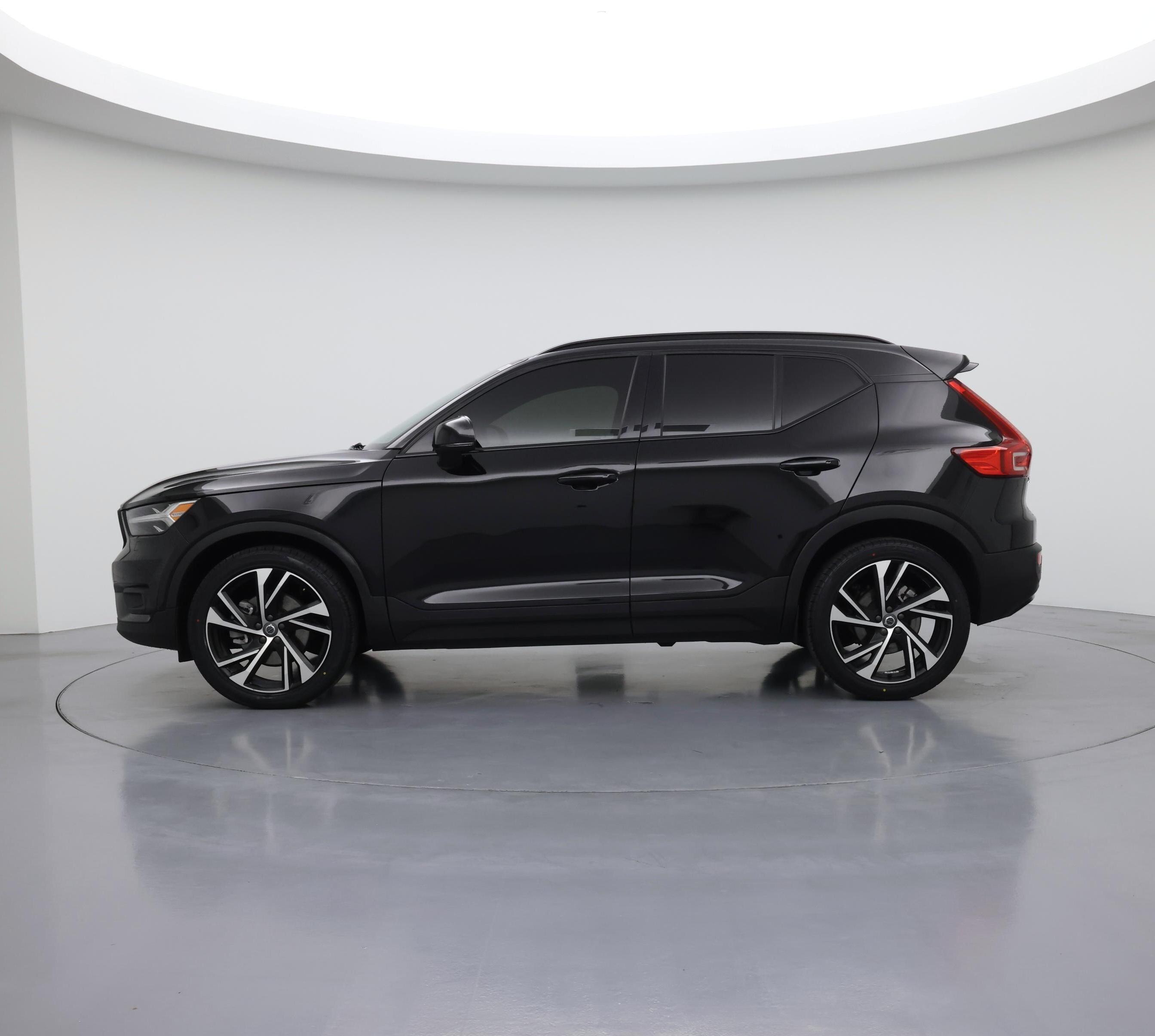 Thumbnail: 2022 Volvo XC40 - 3