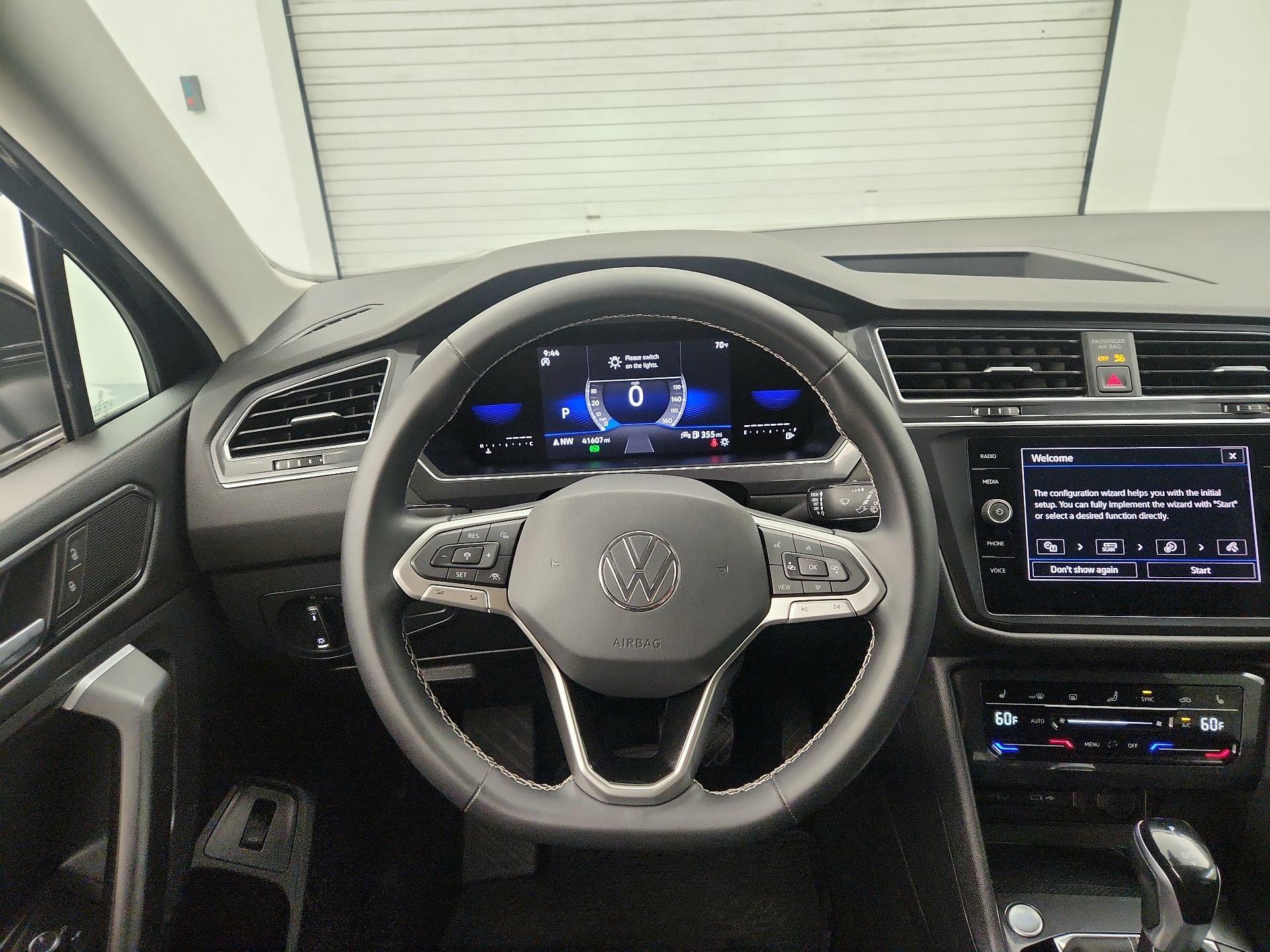 Thumbnail: 2022 Volkswagen Tiguan - 10