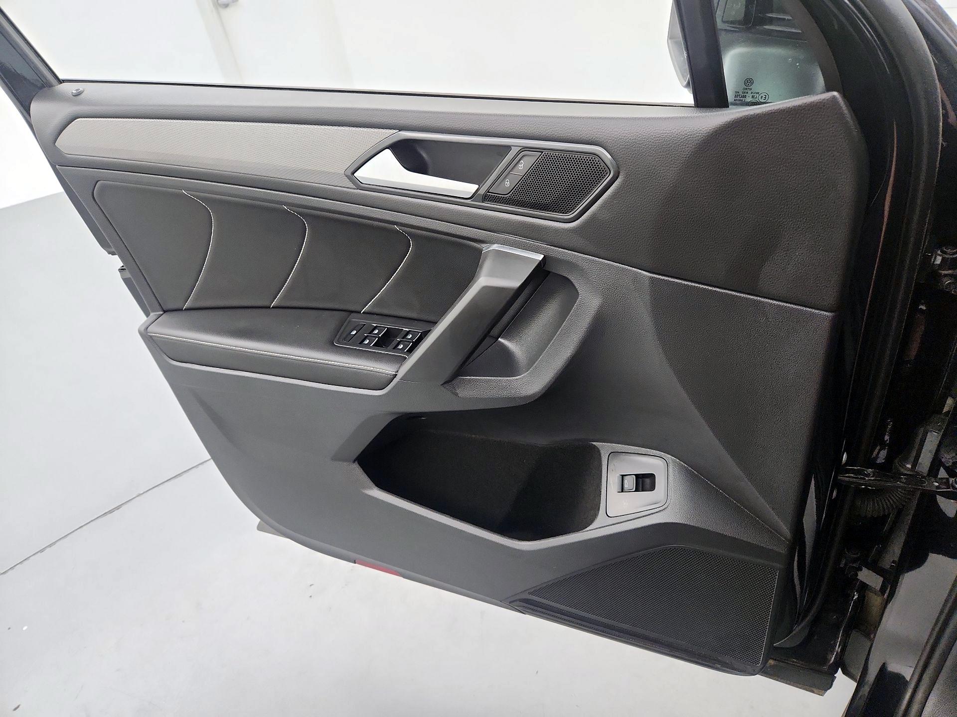 Thumbnail: 2022 Volkswagen Tiguan - 12