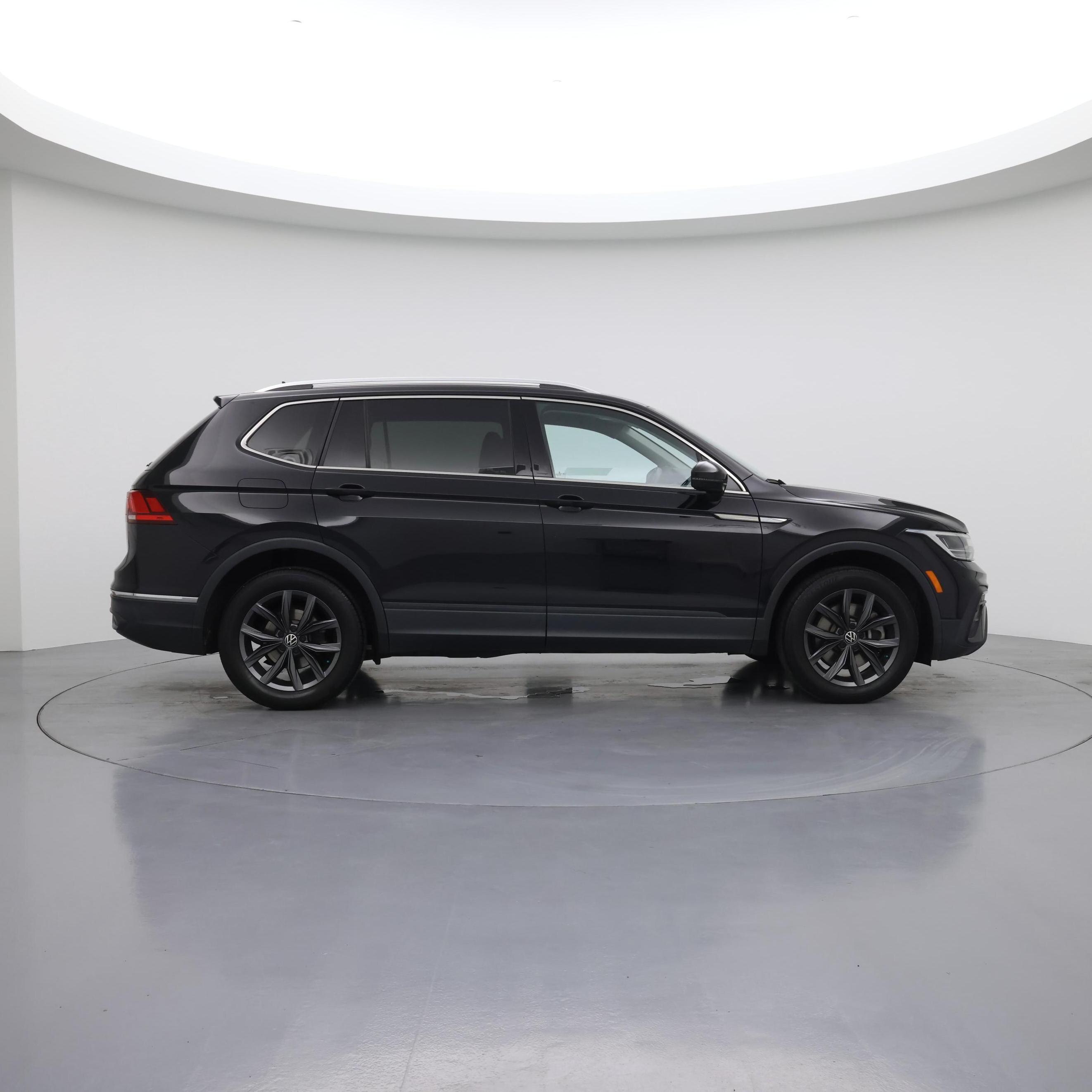 Thumbnail: 2022 Volkswagen Tiguan - 7