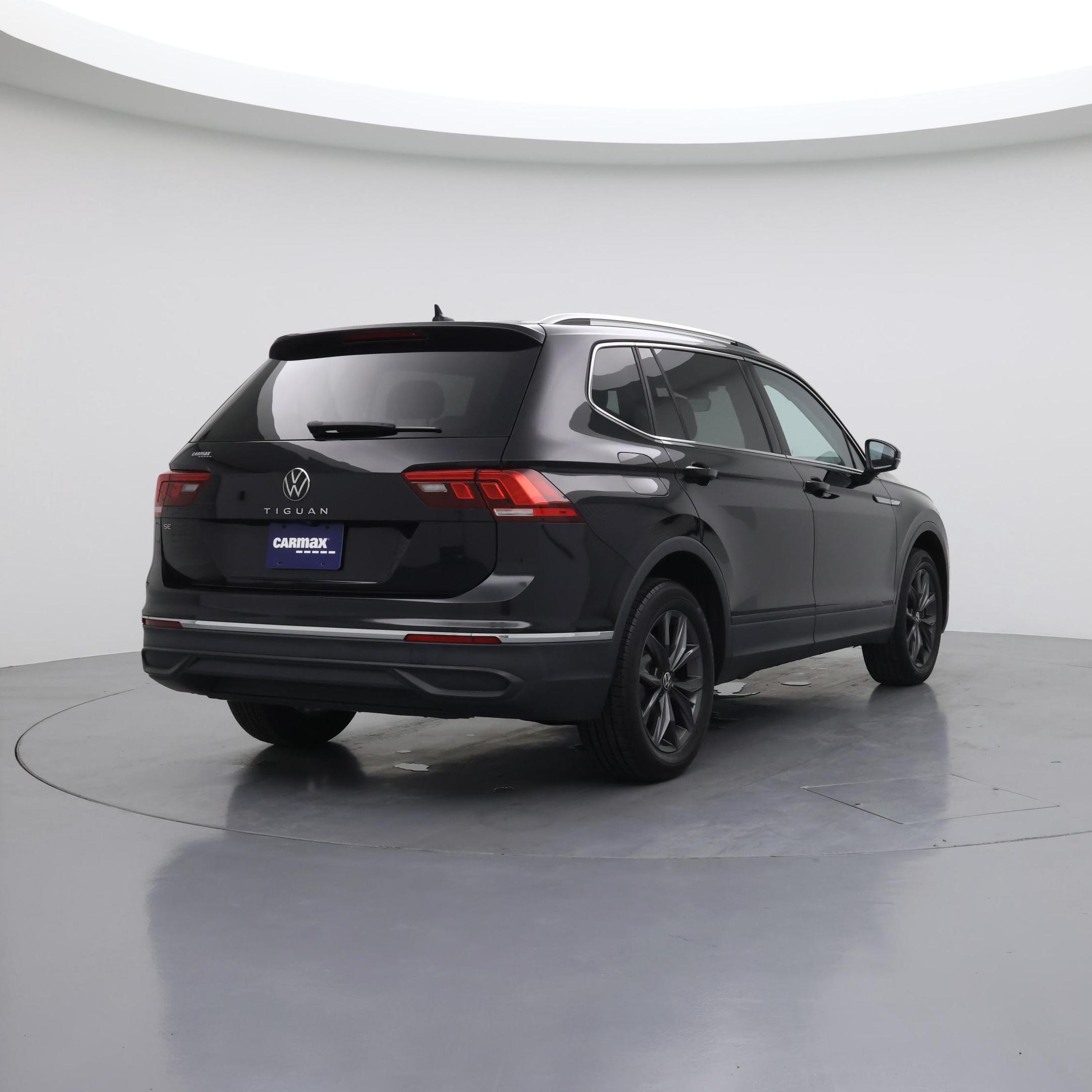 Thumbnail: 2022 Volkswagen Tiguan - 8