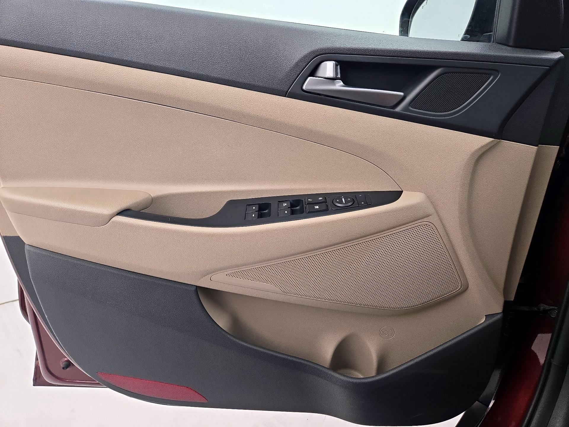 Thumbnail: 2016 Hyundai Tucson - 12