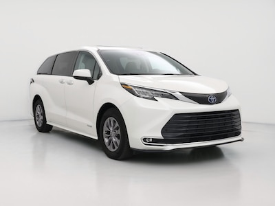 White 2021 Toyota Sienna Hybrid XLE