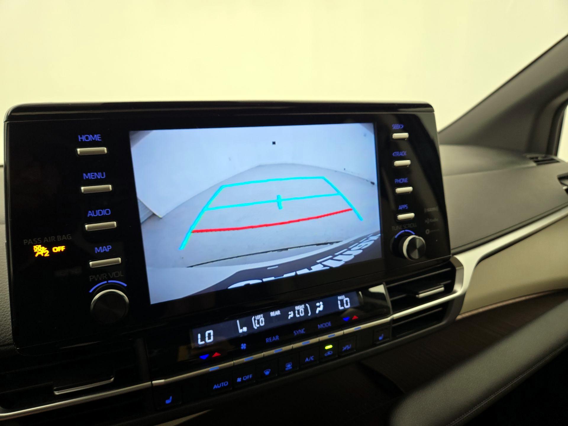 Thumbnail: 2021 Toyota Sienna - 14