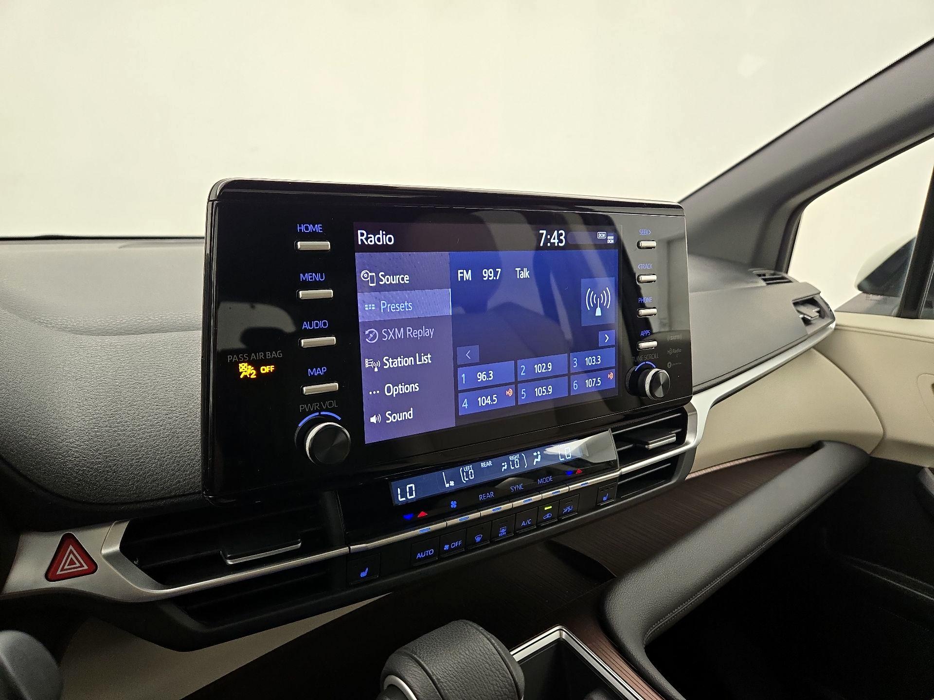 Thumbnail: 2021 Toyota Sienna - 15
