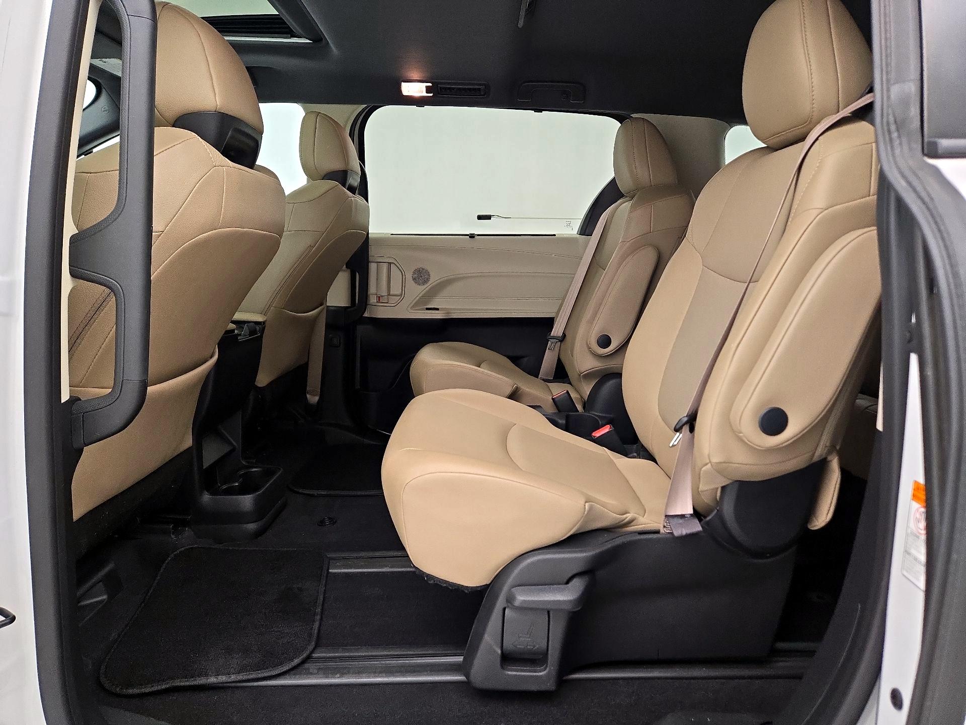 Thumbnail: 2021 Toyota Sienna - 20