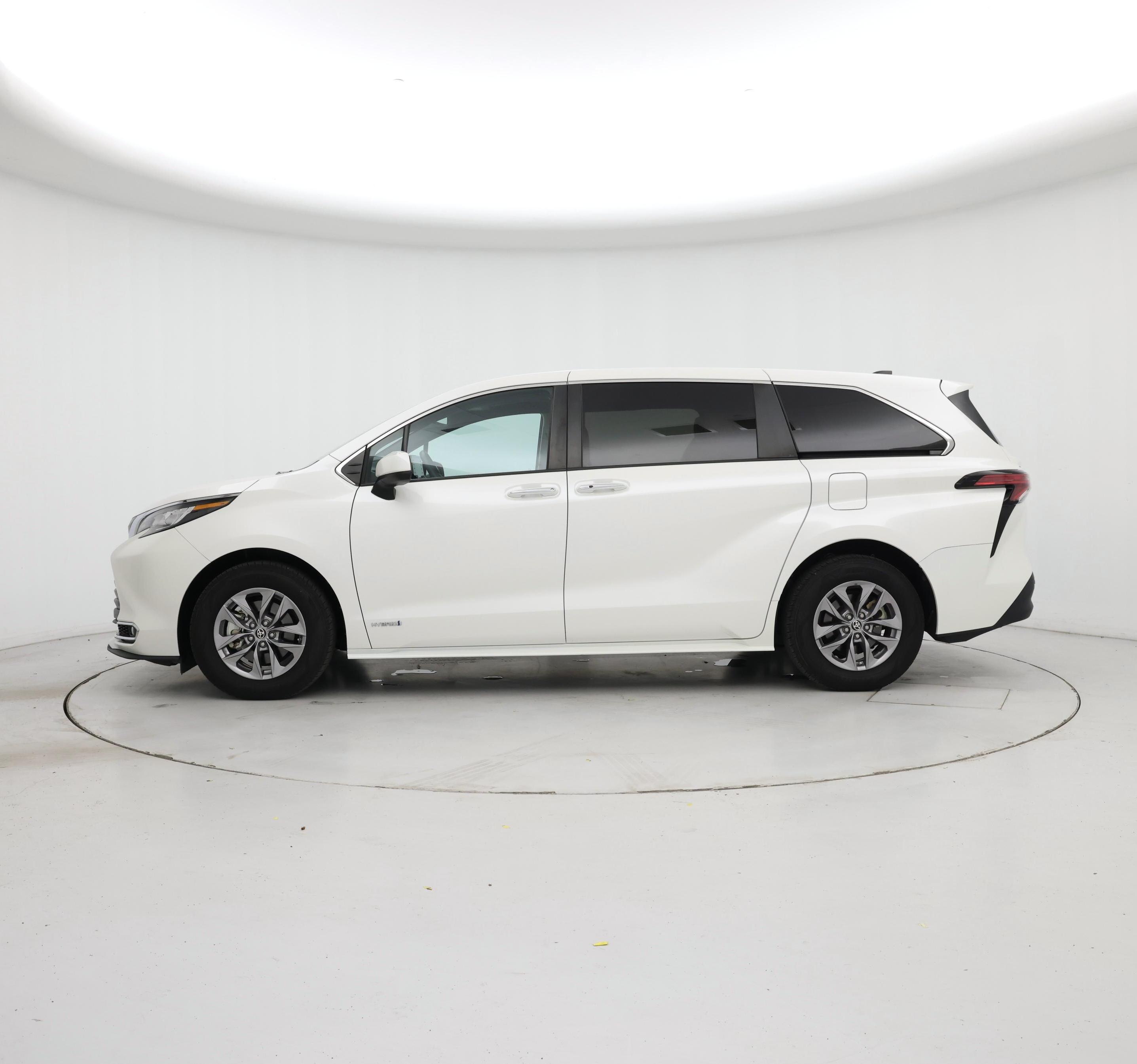 Thumbnail: 2021 Toyota Sienna - 3