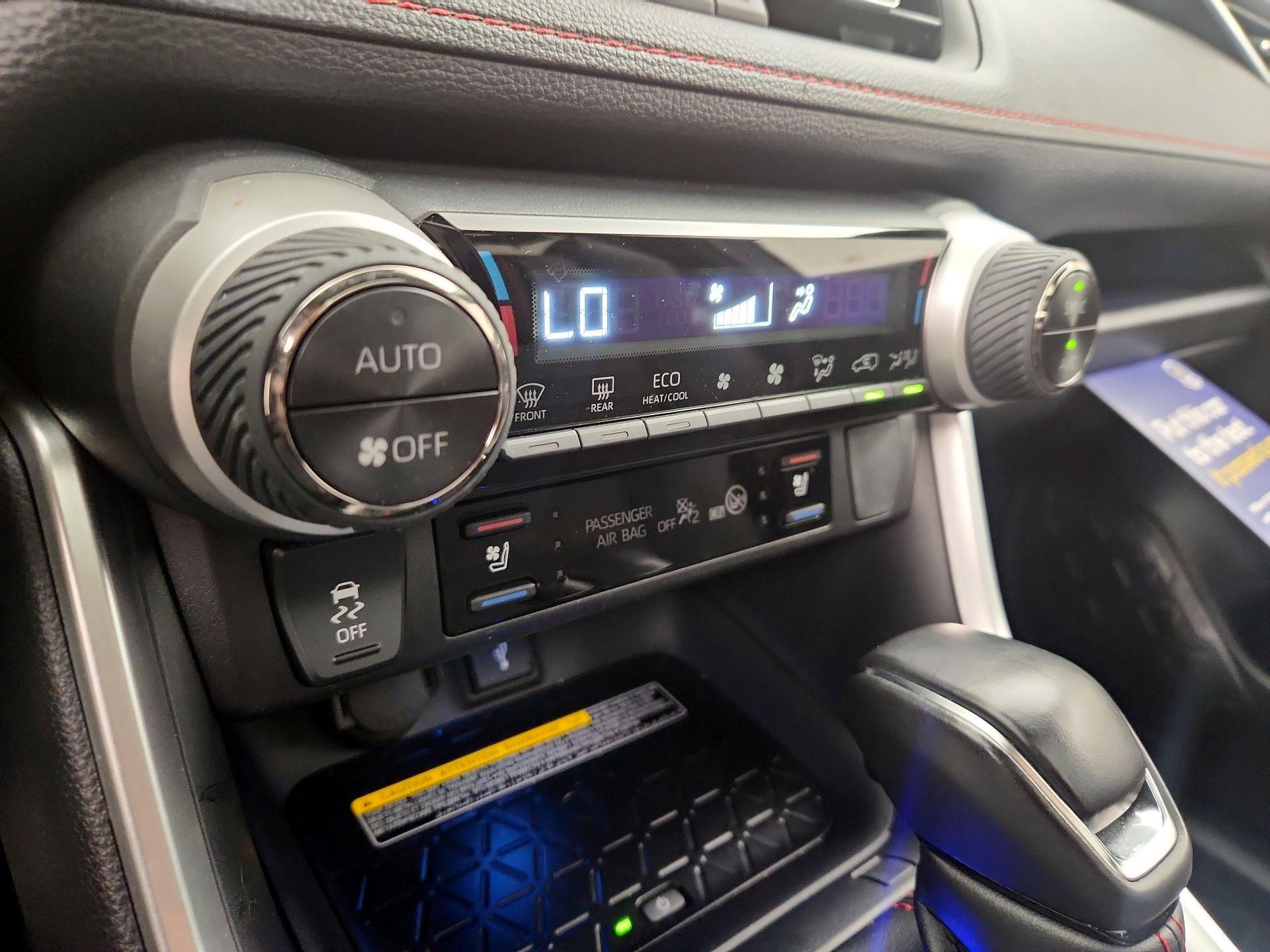 Thumbnail: 2021 Toyota RAV4 - 17