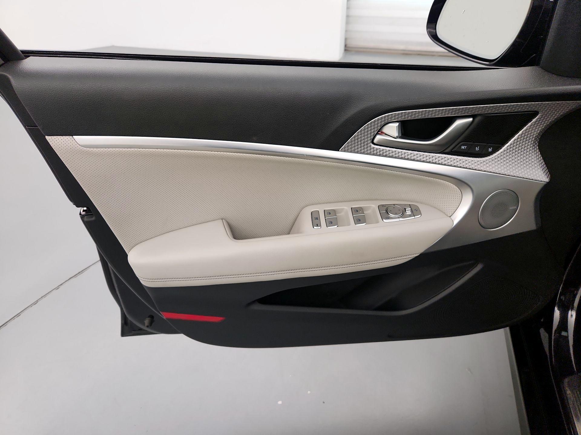 Thumbnail: 2023 Genesis G70 - 12