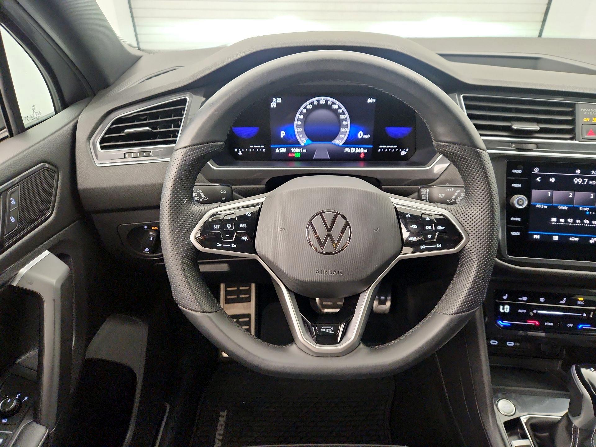 Thumbnail: 2023 Volkswagen Tiguan - 10