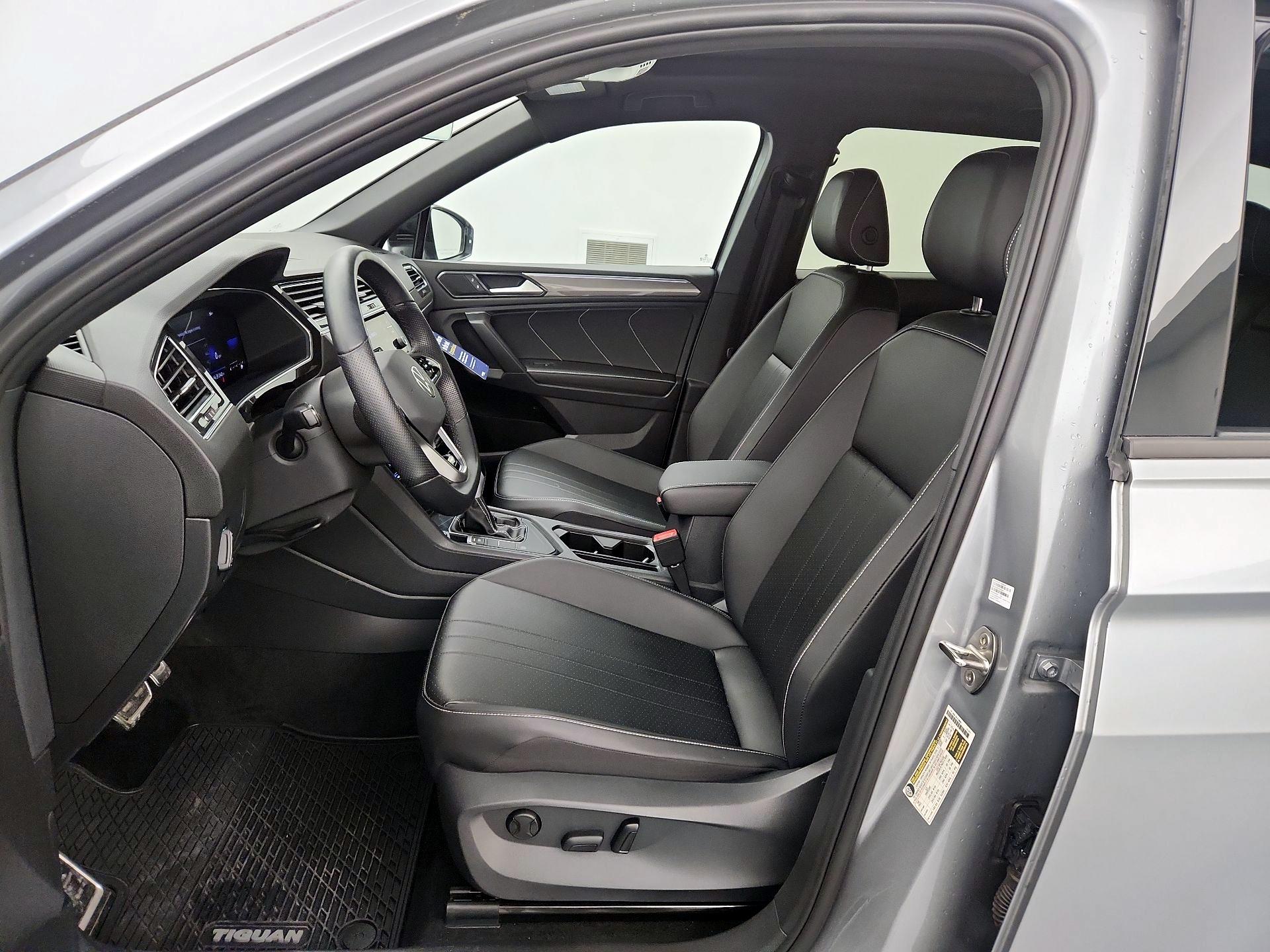 Thumbnail: 2023 Volkswagen Tiguan - 11