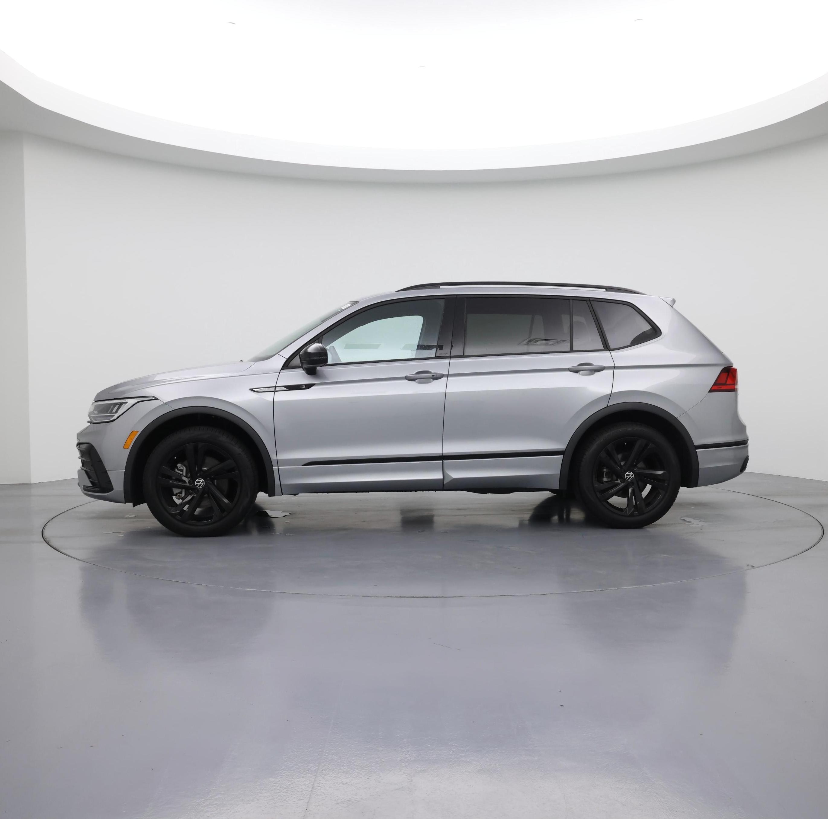 Thumbnail: 2023 Volkswagen Tiguan - 3