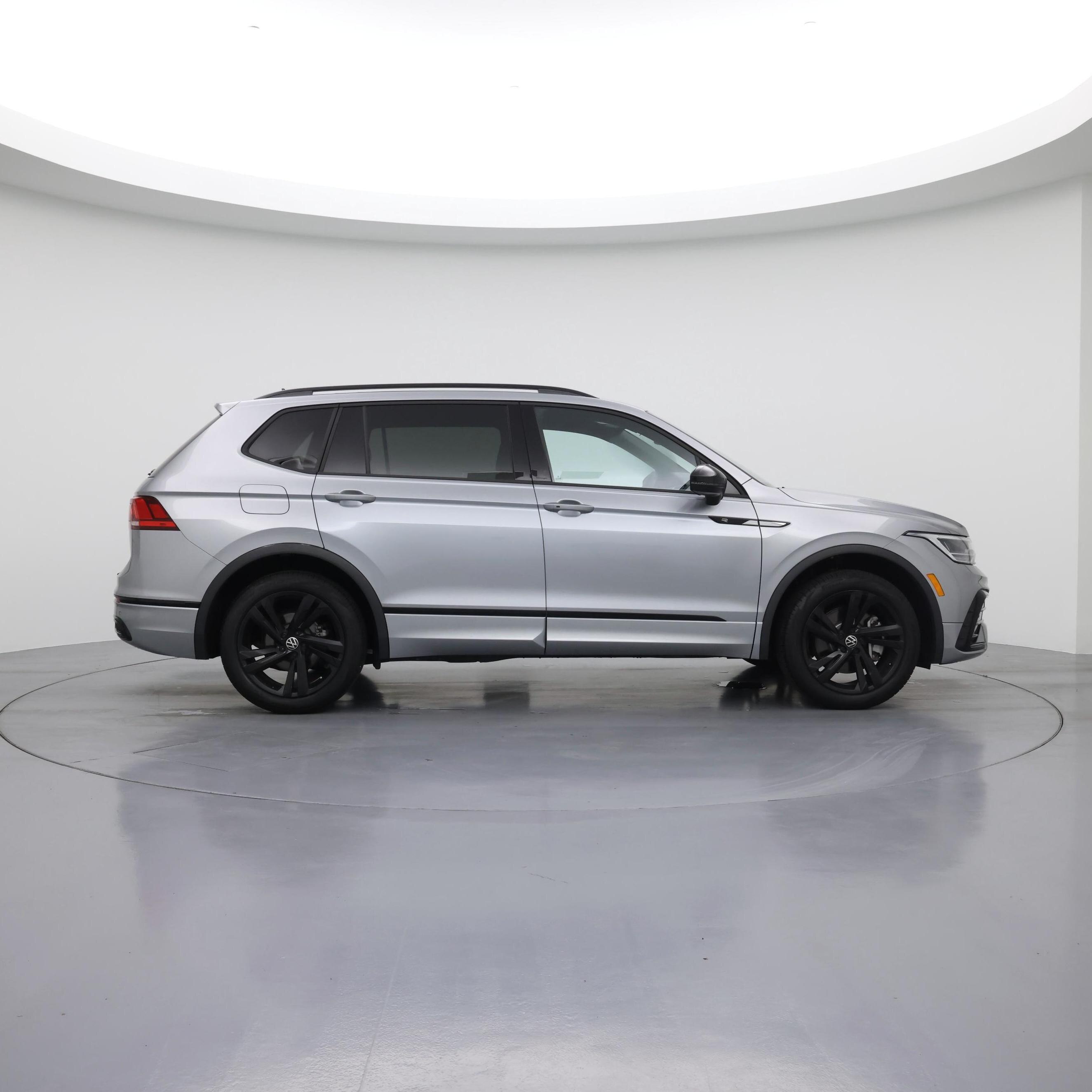 Thumbnail: 2023 Volkswagen Tiguan - 7